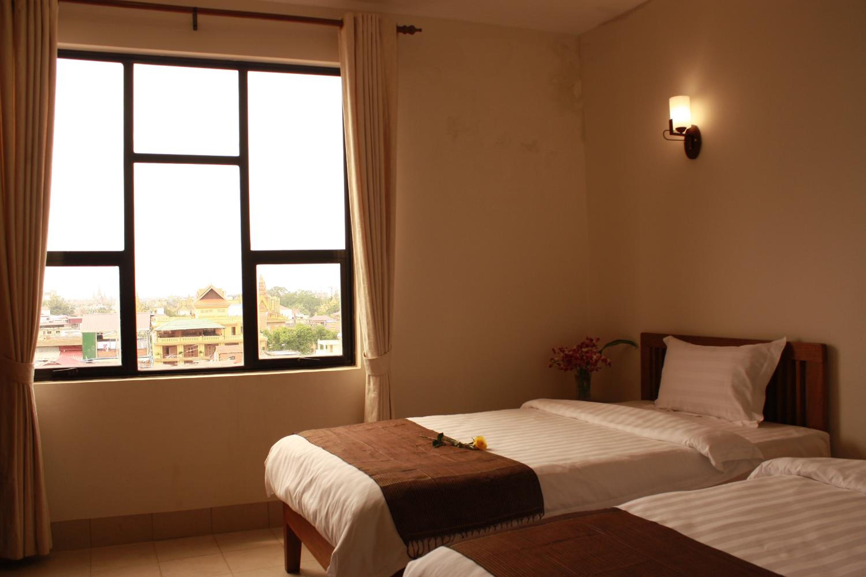 Two-Bedroom Apartment with Balcony photo 3