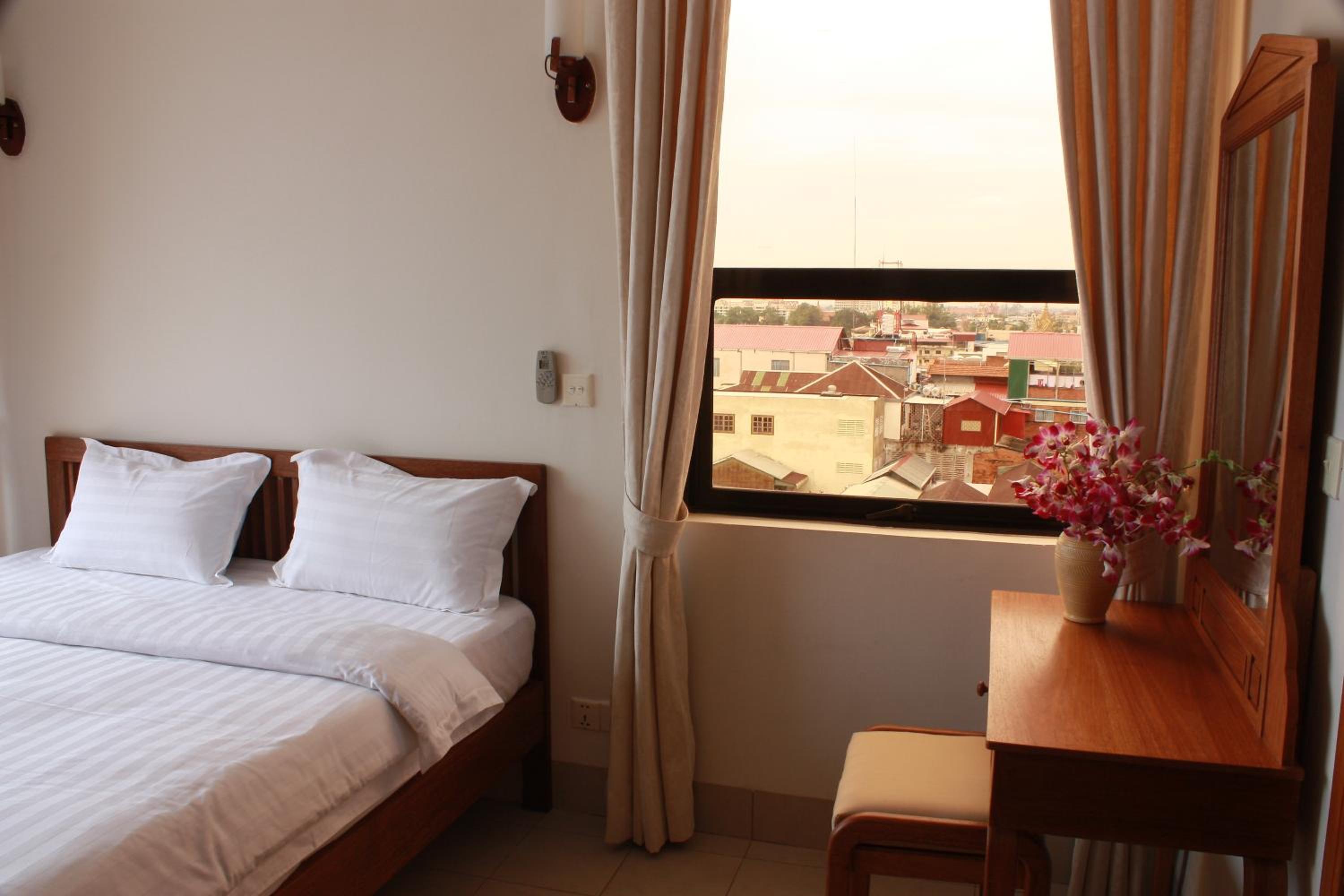 Two-Bedroom Apartment with Balcony photo 2
