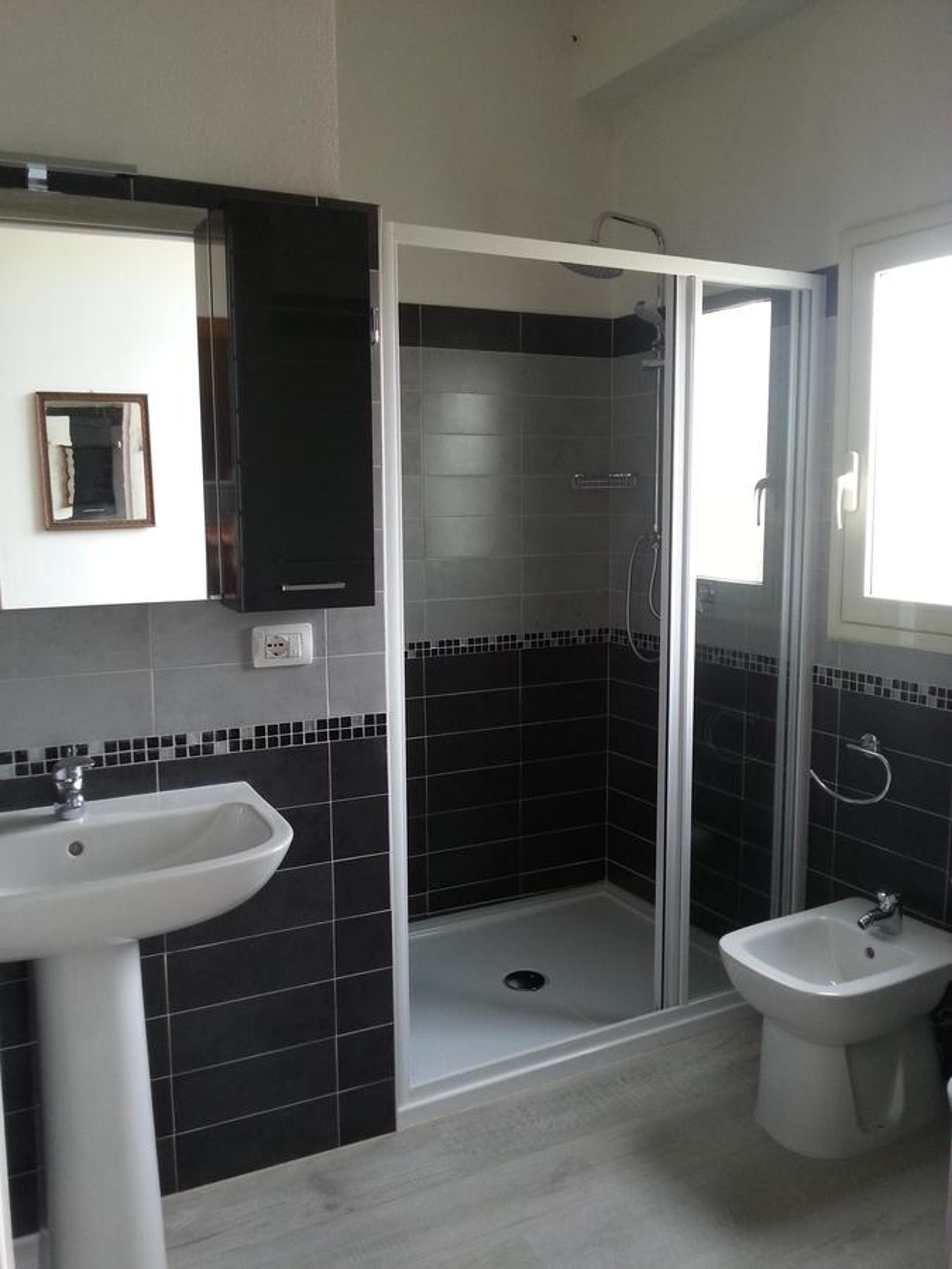 Large Double Room - Photo 6