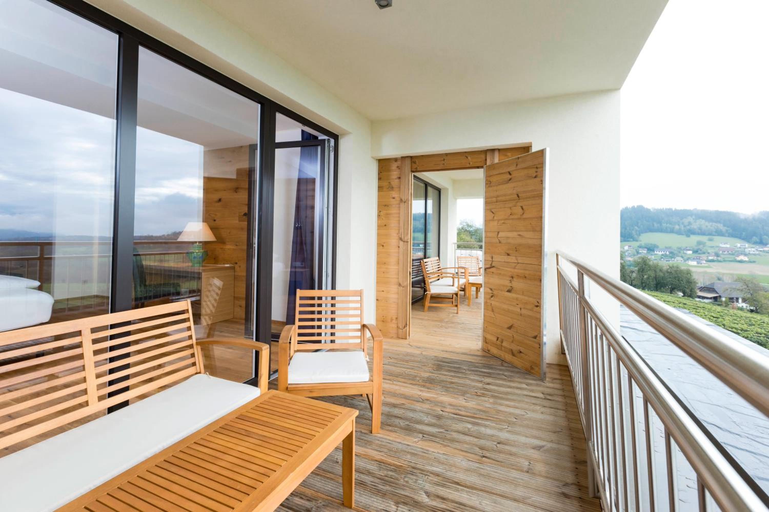 Suite with Balcony - Photo 2