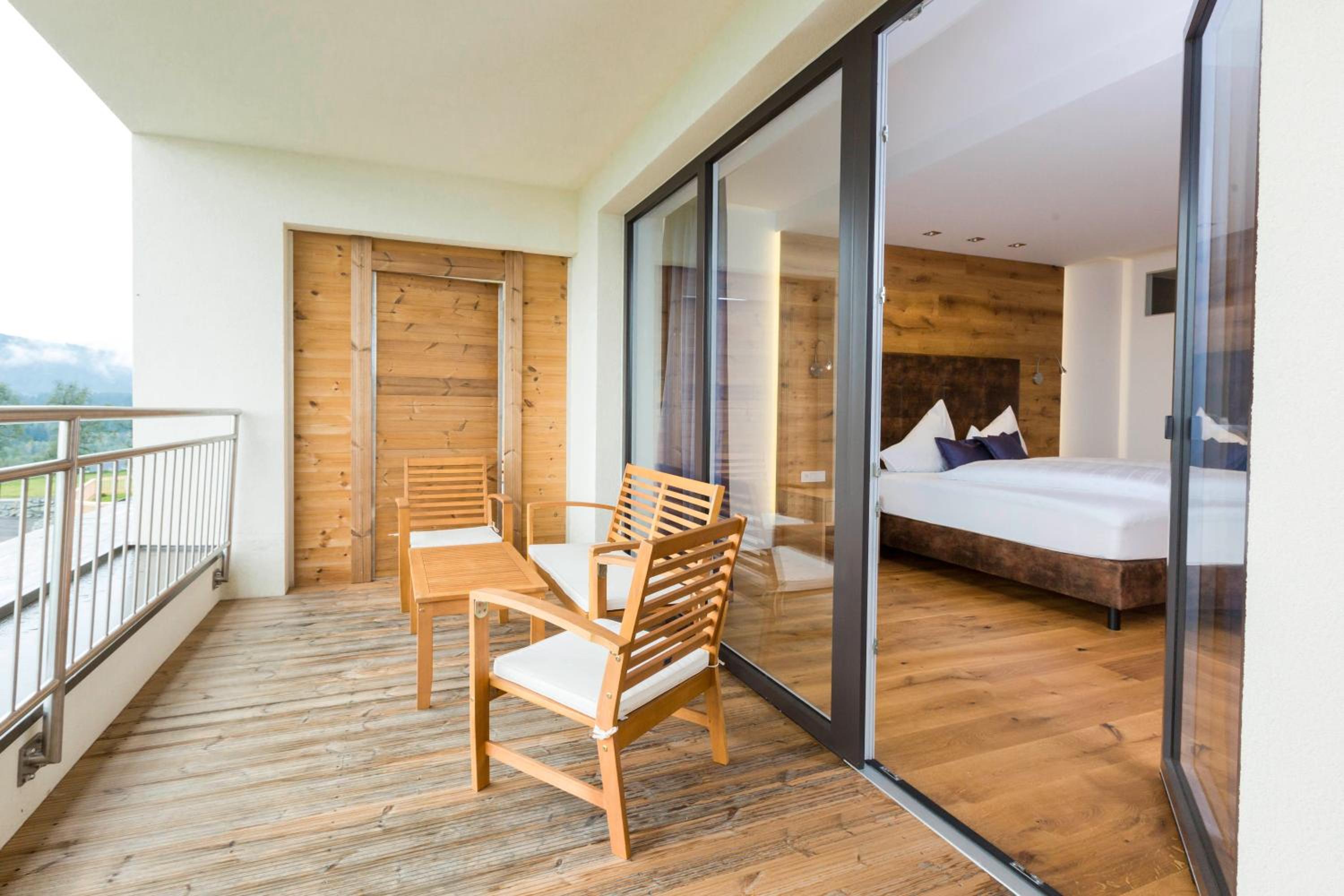 Suite with Balcony - Photo 11