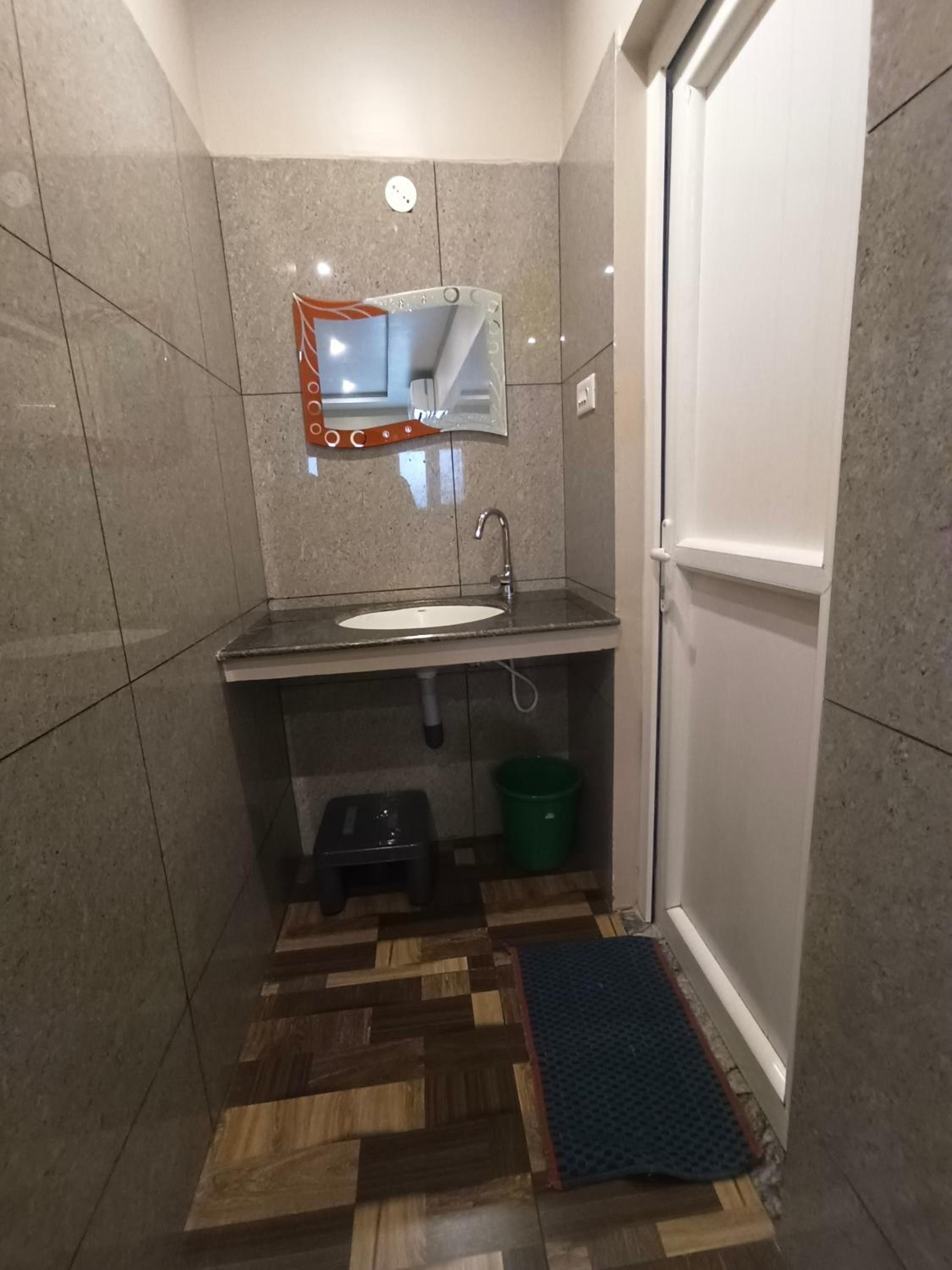 Basic Triple Room photo 3