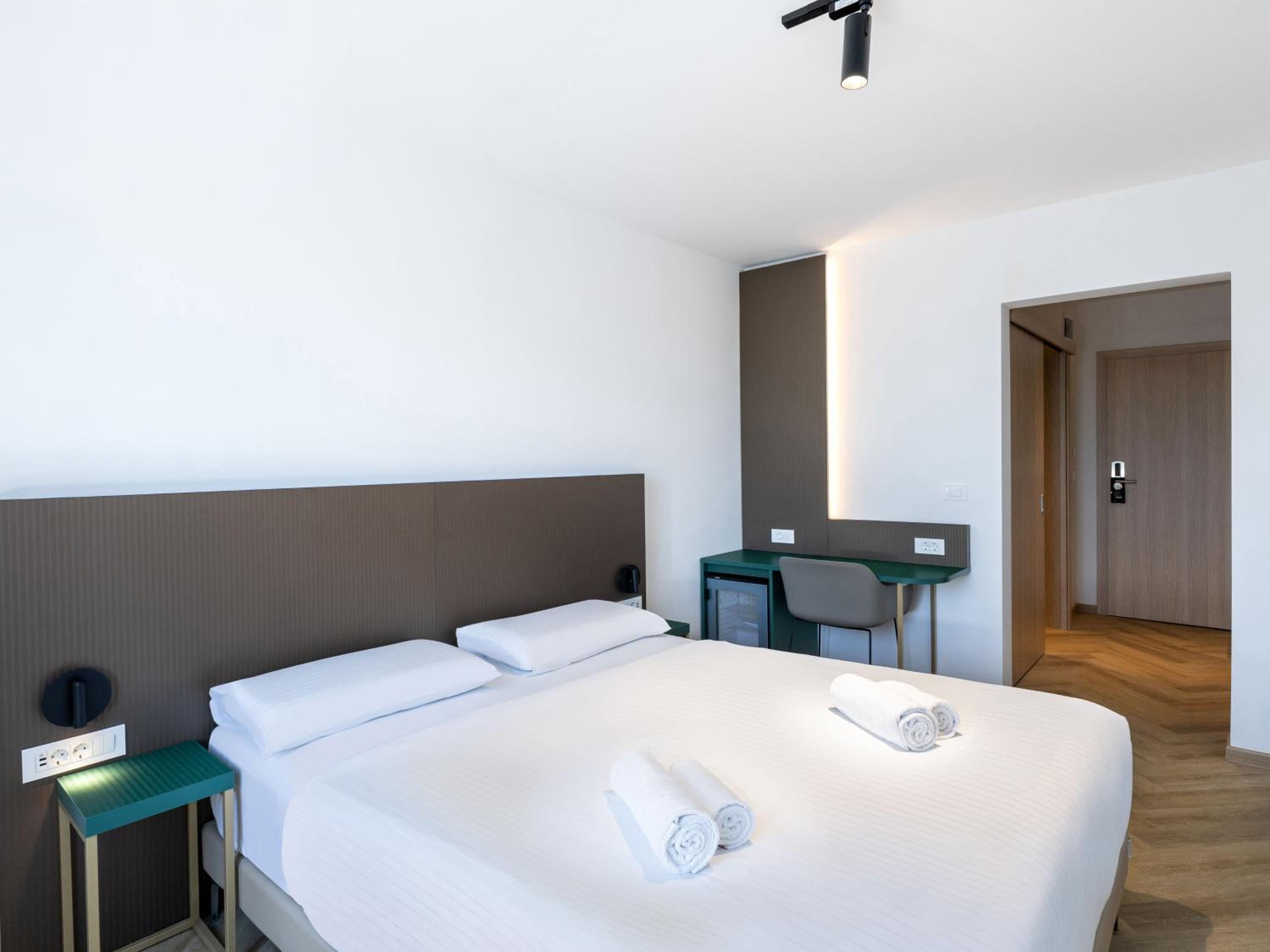 Deluxe Room - Photo 1