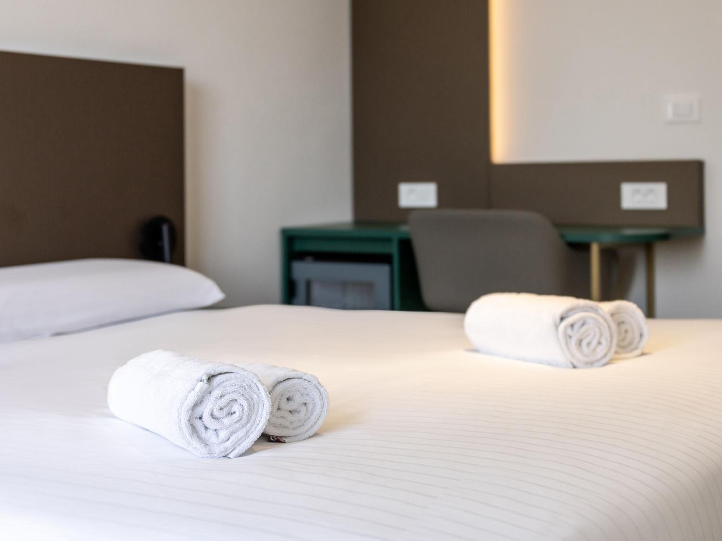 Deluxe Room - Photo 3