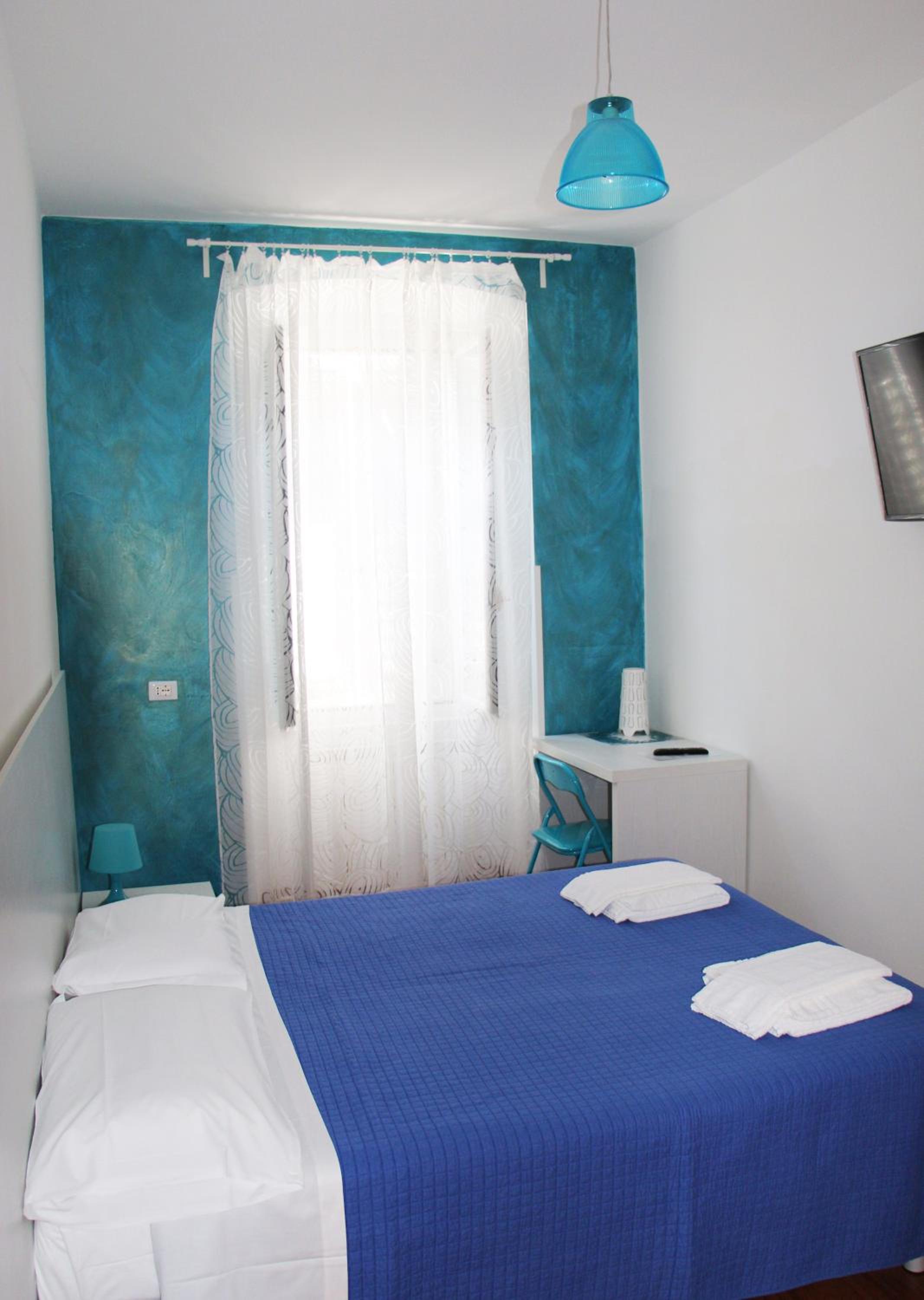 Double or Twin Room with Shared Bathroom photo 2