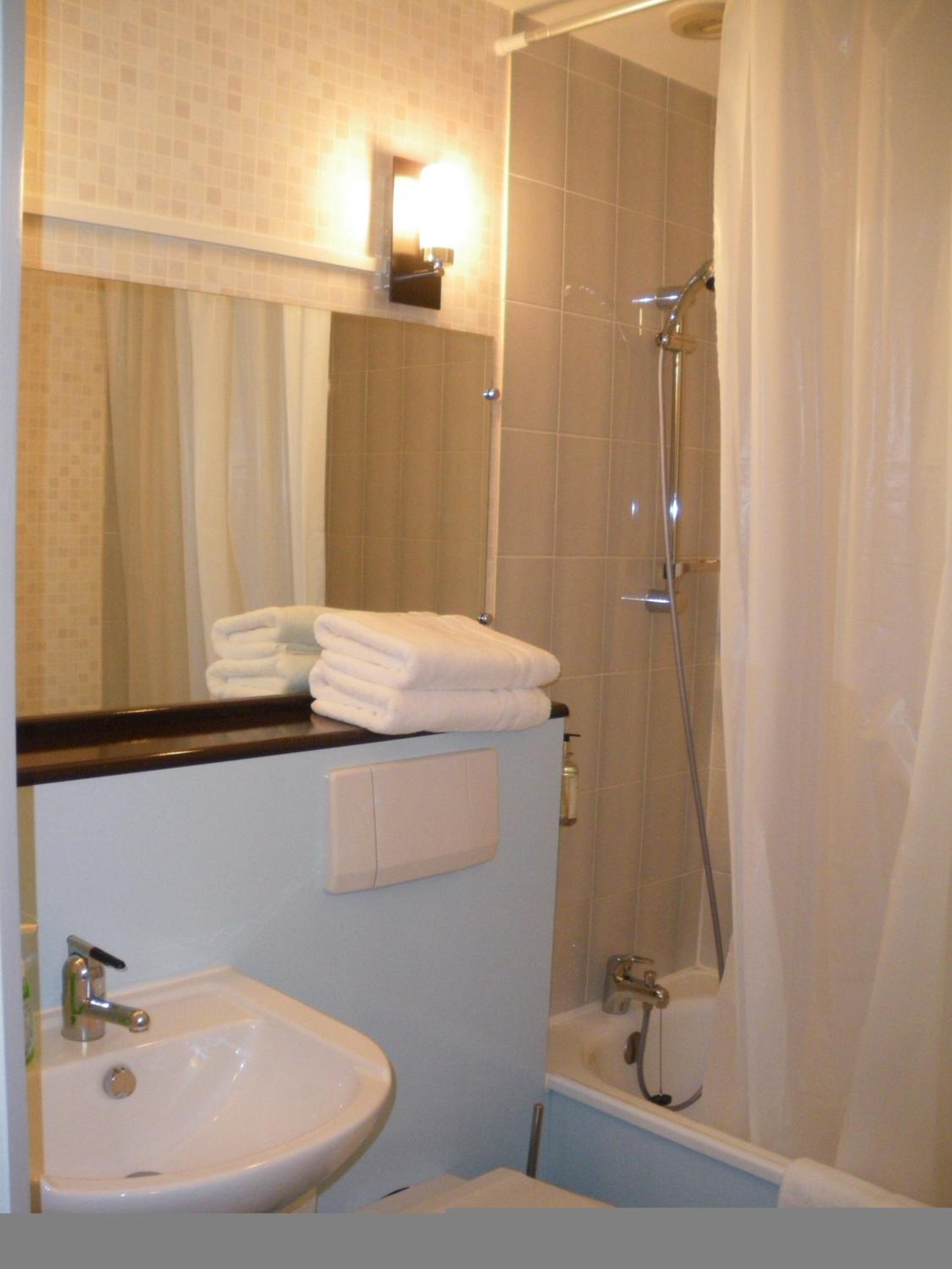 Double Room - Photo 16