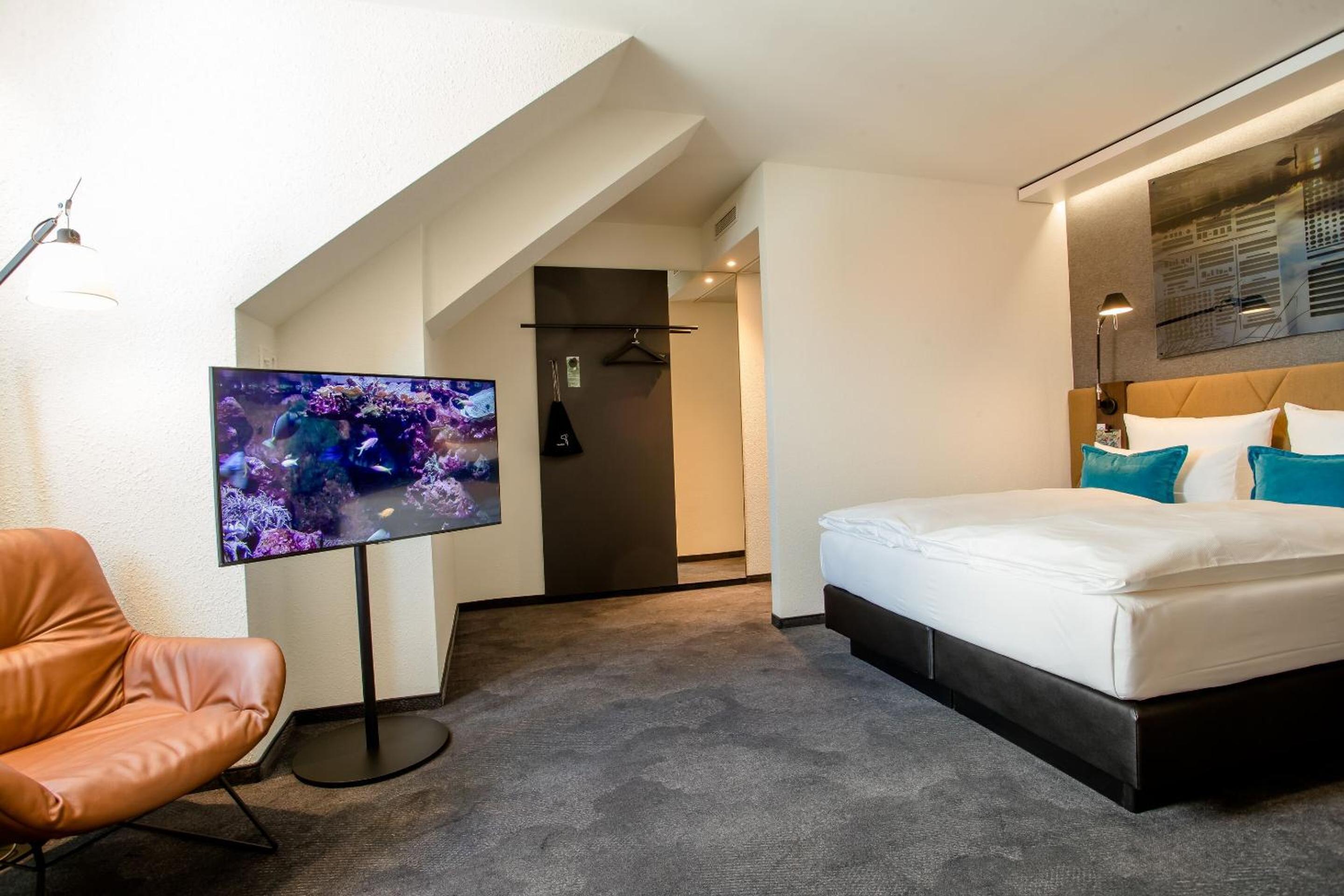 Deluxe Room (2 Adults + 1 Child)