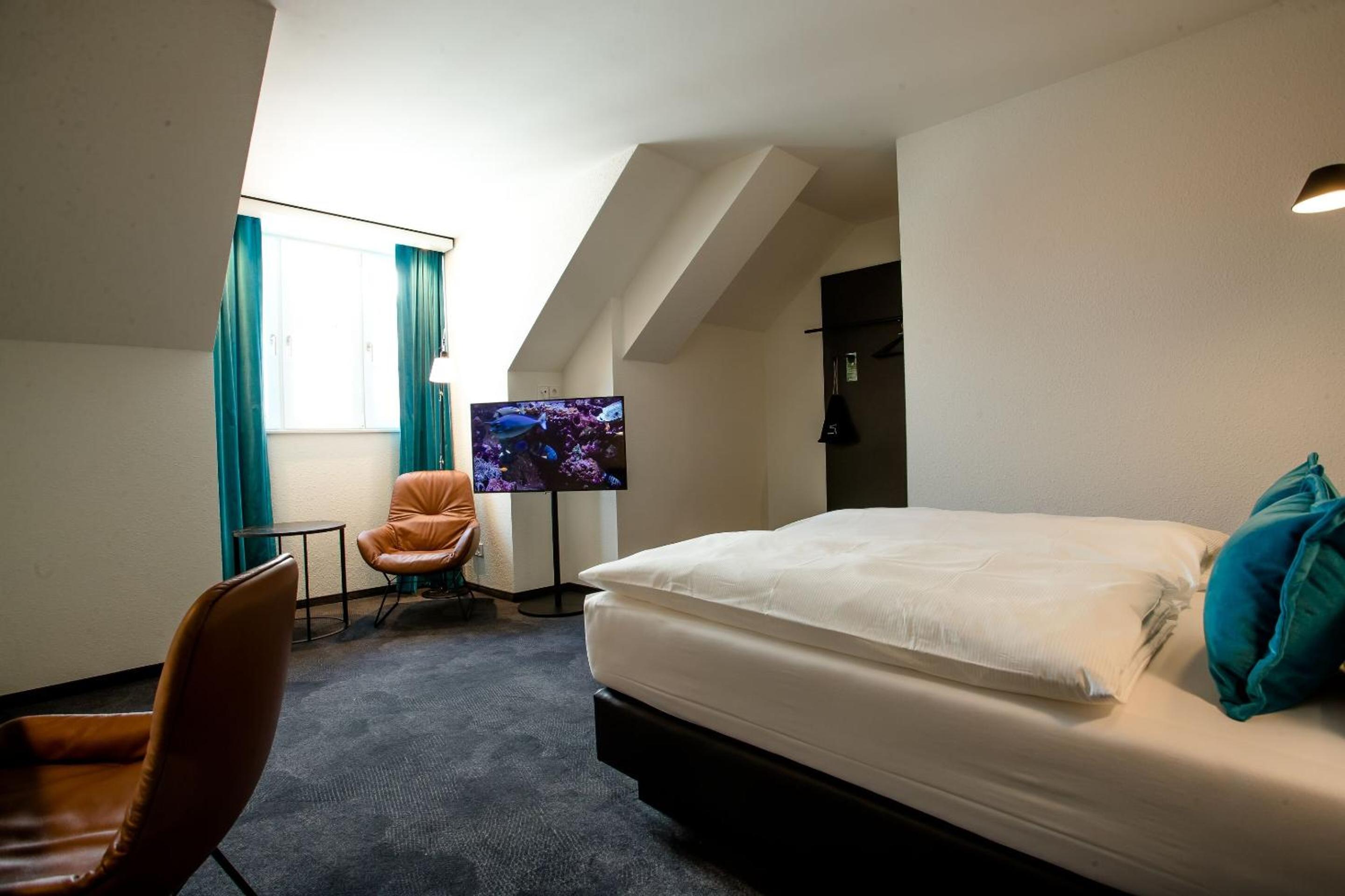 Deluxe Room (2 Adults + 1 Child) photo 2