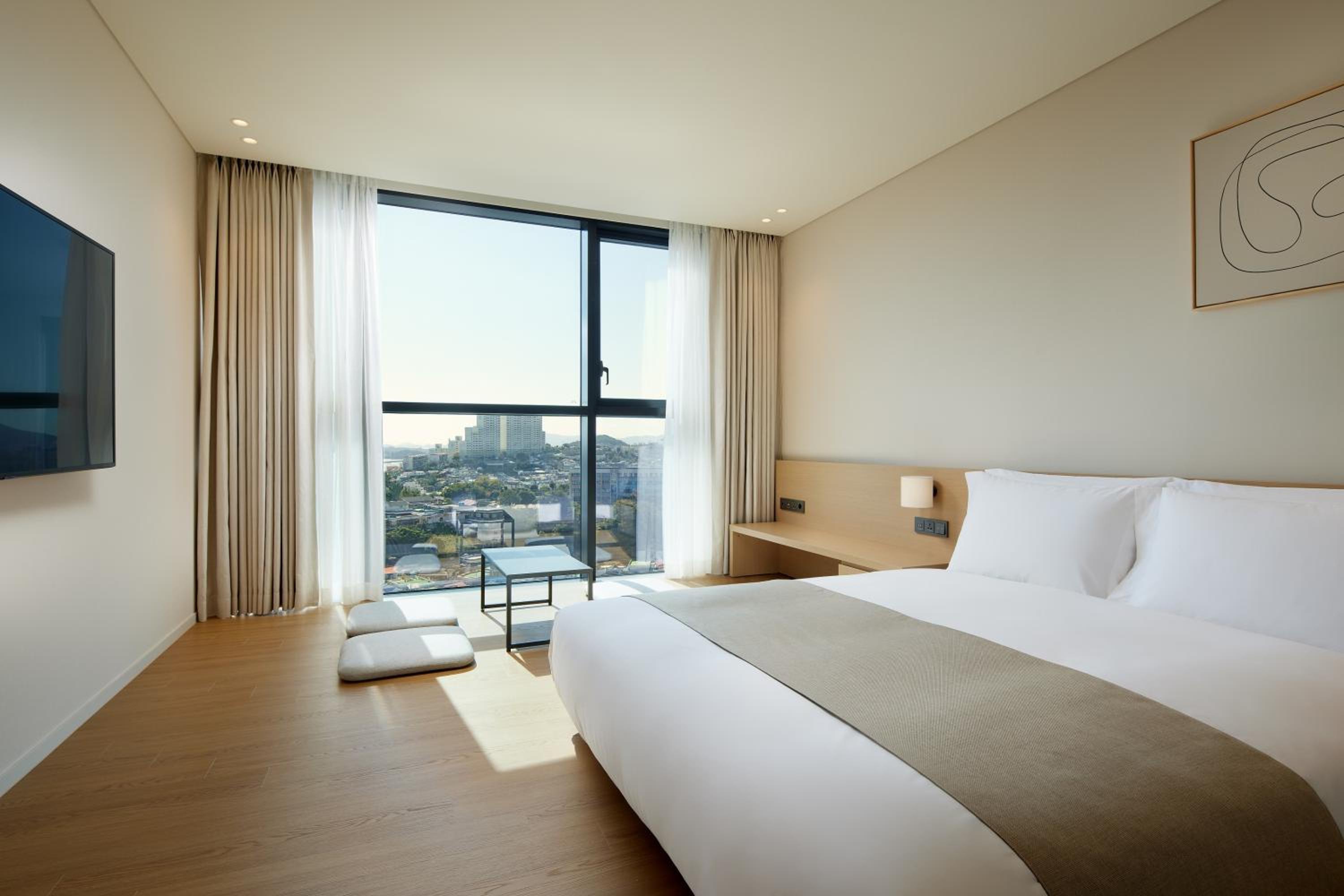 [Suncheon Memories] Standard Ondol Double Room with City View + 2 tickets for Suncheon Bay National Garden + 1hr Late Checkout (Off-peak Sun-Thu) - Photo 1