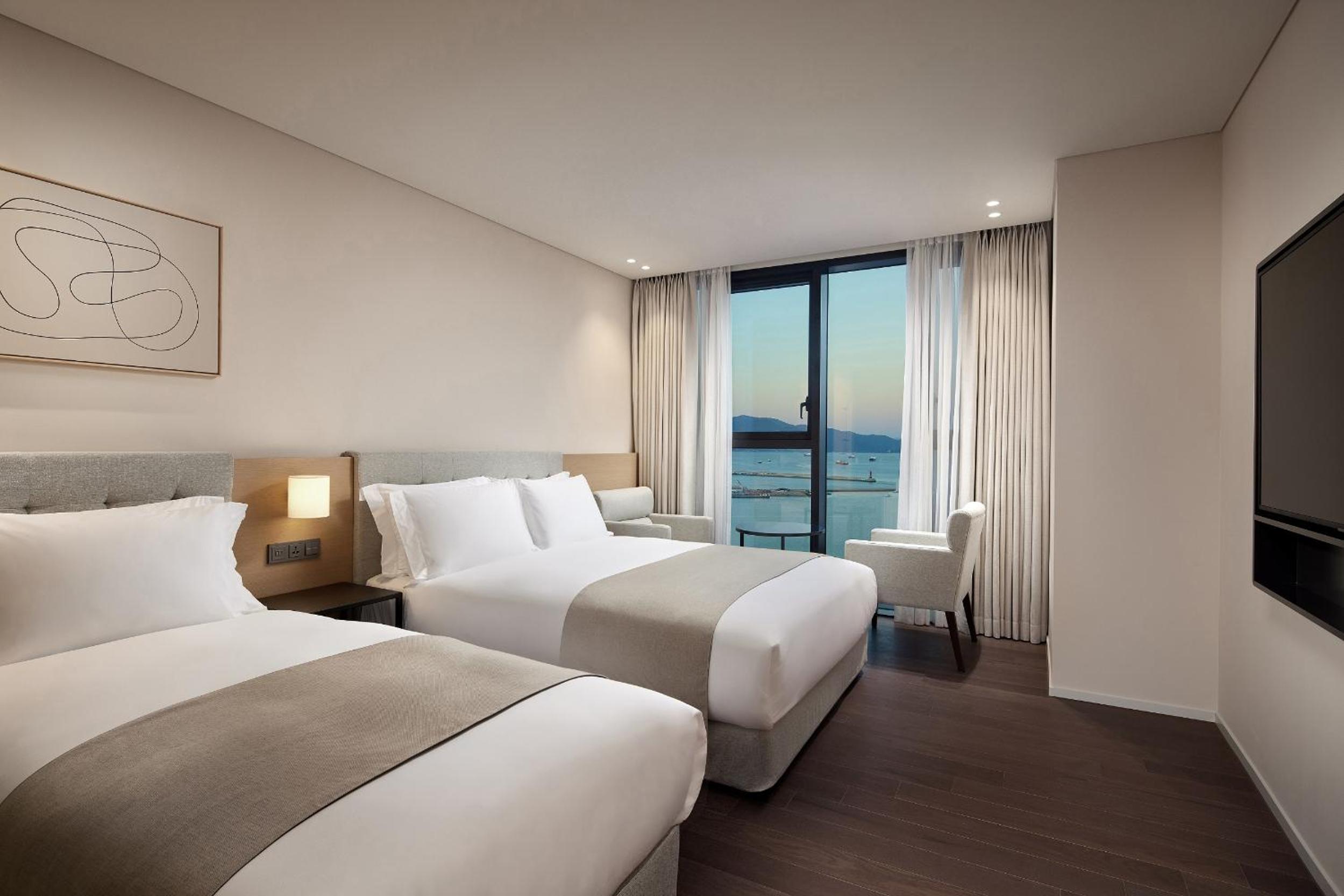 [Own Your Shilla Stay, Relax and Unwind] Premier Deluxe Family Twin Ocean View with 1 Raffle Ticket - Photo 1