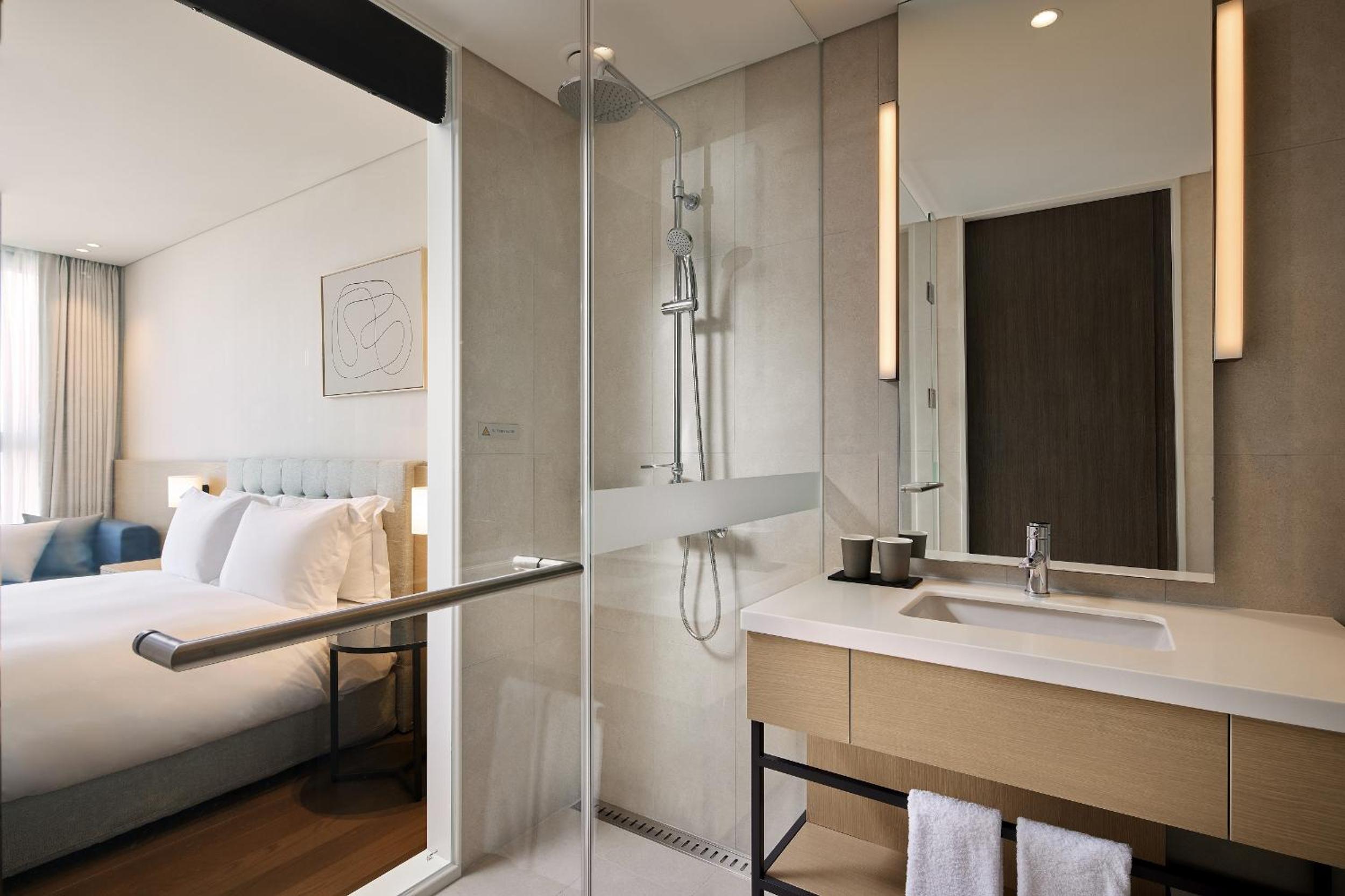 [Suncheon Memories] Standard Ondol Double Room with City View + 2 tickets for Suncheon Bay National Garden + 1hr Late Checkout (Off-peak Sun-Thu) - Photo 2