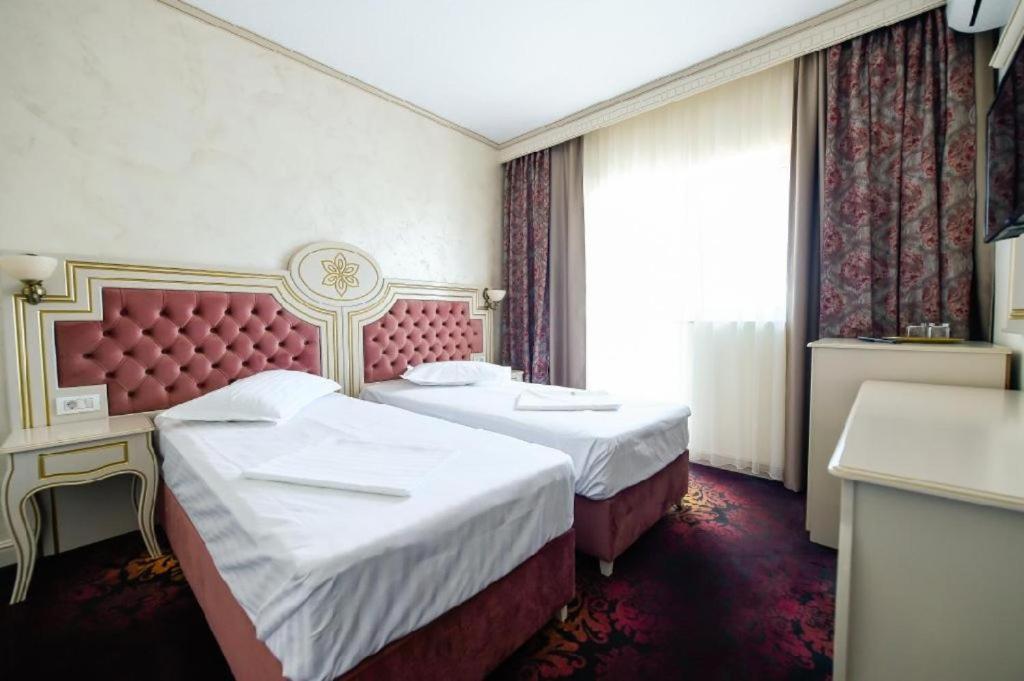 Twin Room - Photo 2