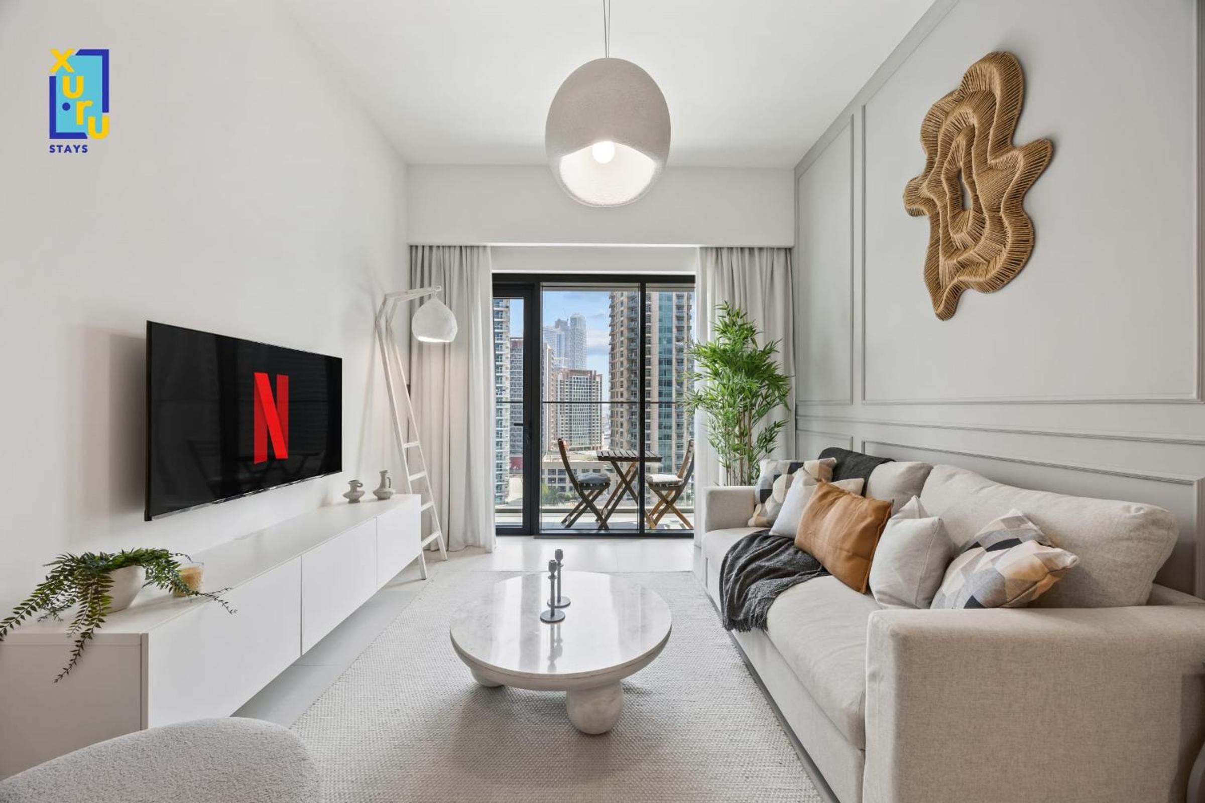 Deluxe One-Bedroom Apartment with City View photo 3