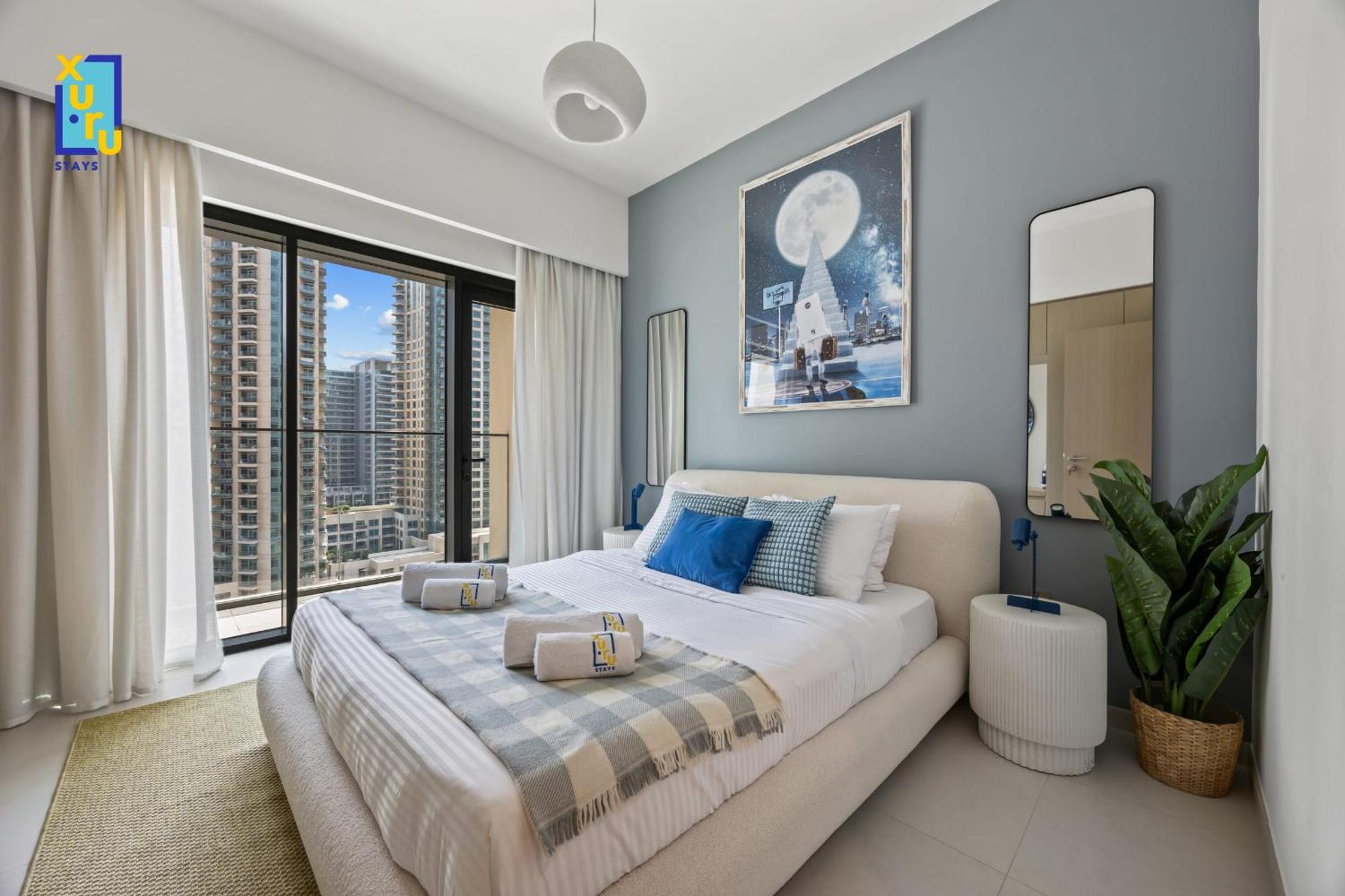 Deluxe One-Bedroom Apartment with City View photo 2