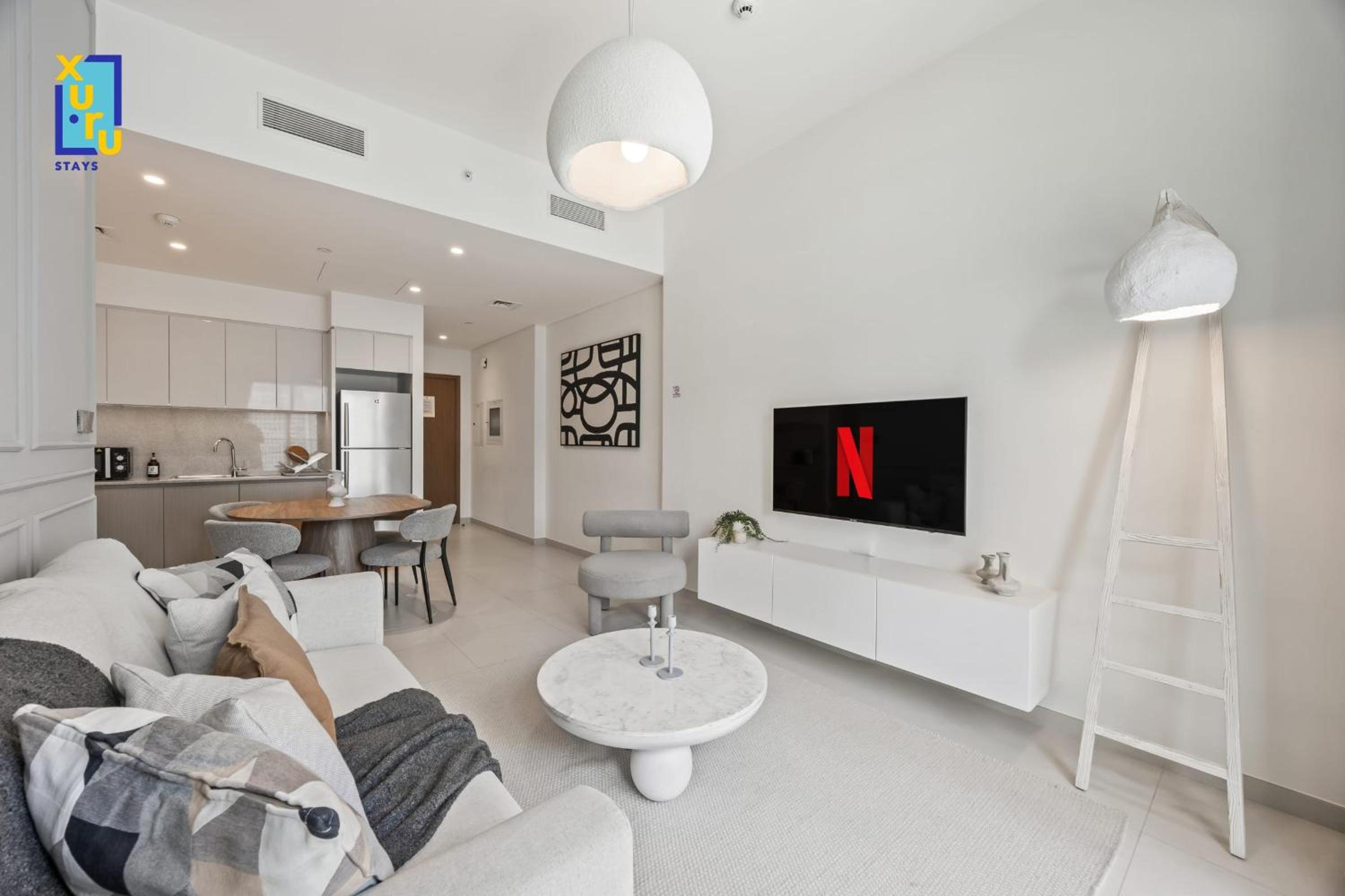 Deluxe One-Bedroom Apartment with City View photo 1