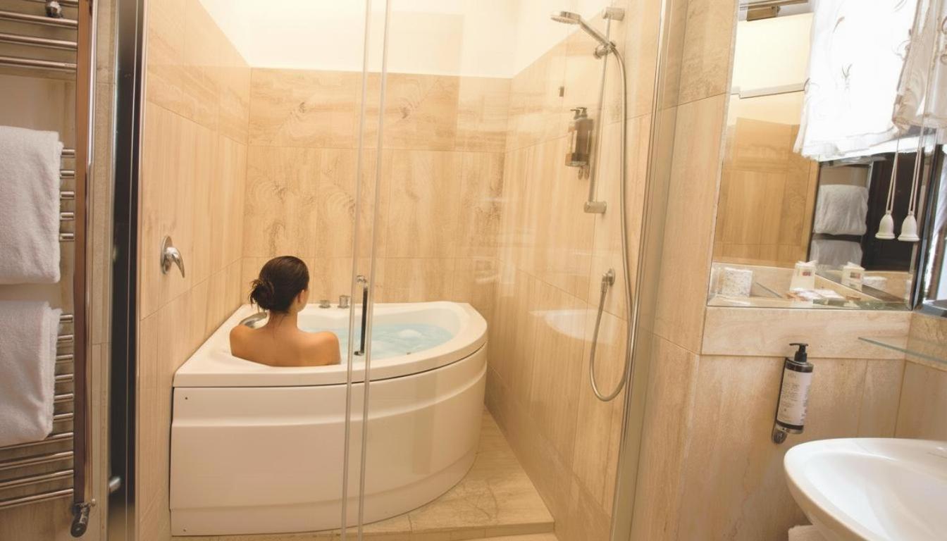 Suite with Jacuzzi and Garden Access photo 1