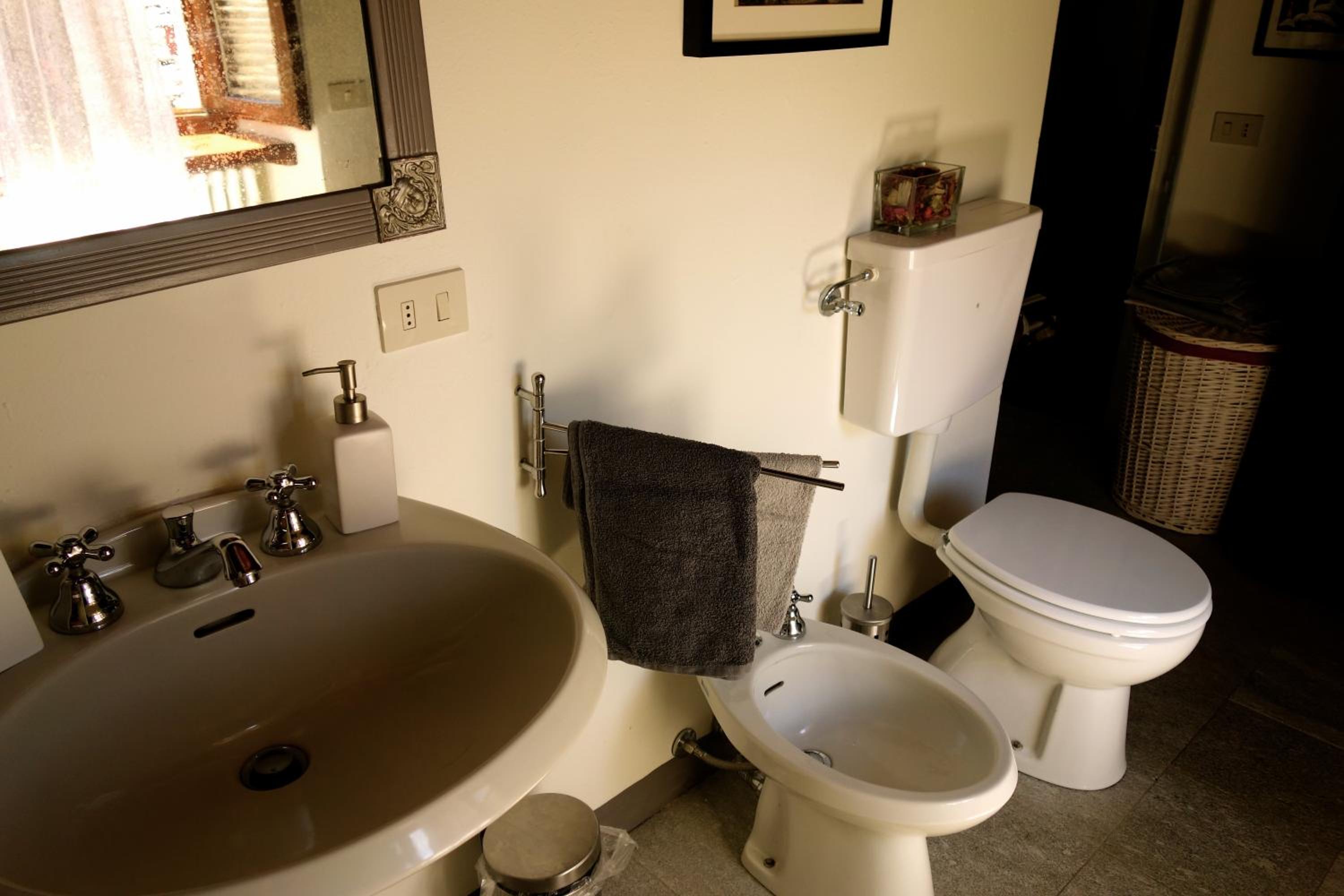 Twin Room with Shared Bathroom photo 3