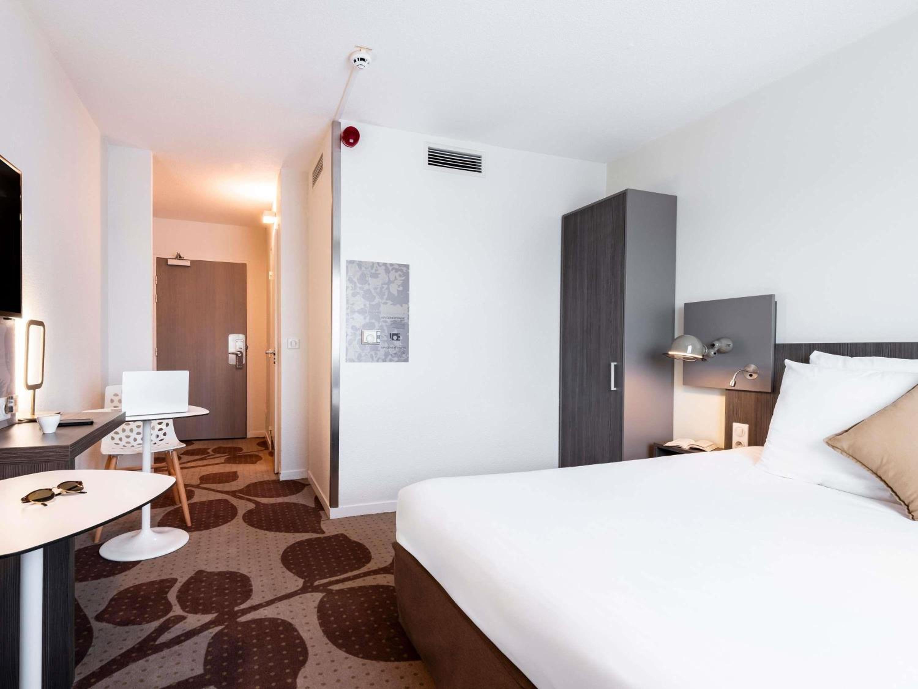 Standard Double Room - Mobility Accessible - Photo 4