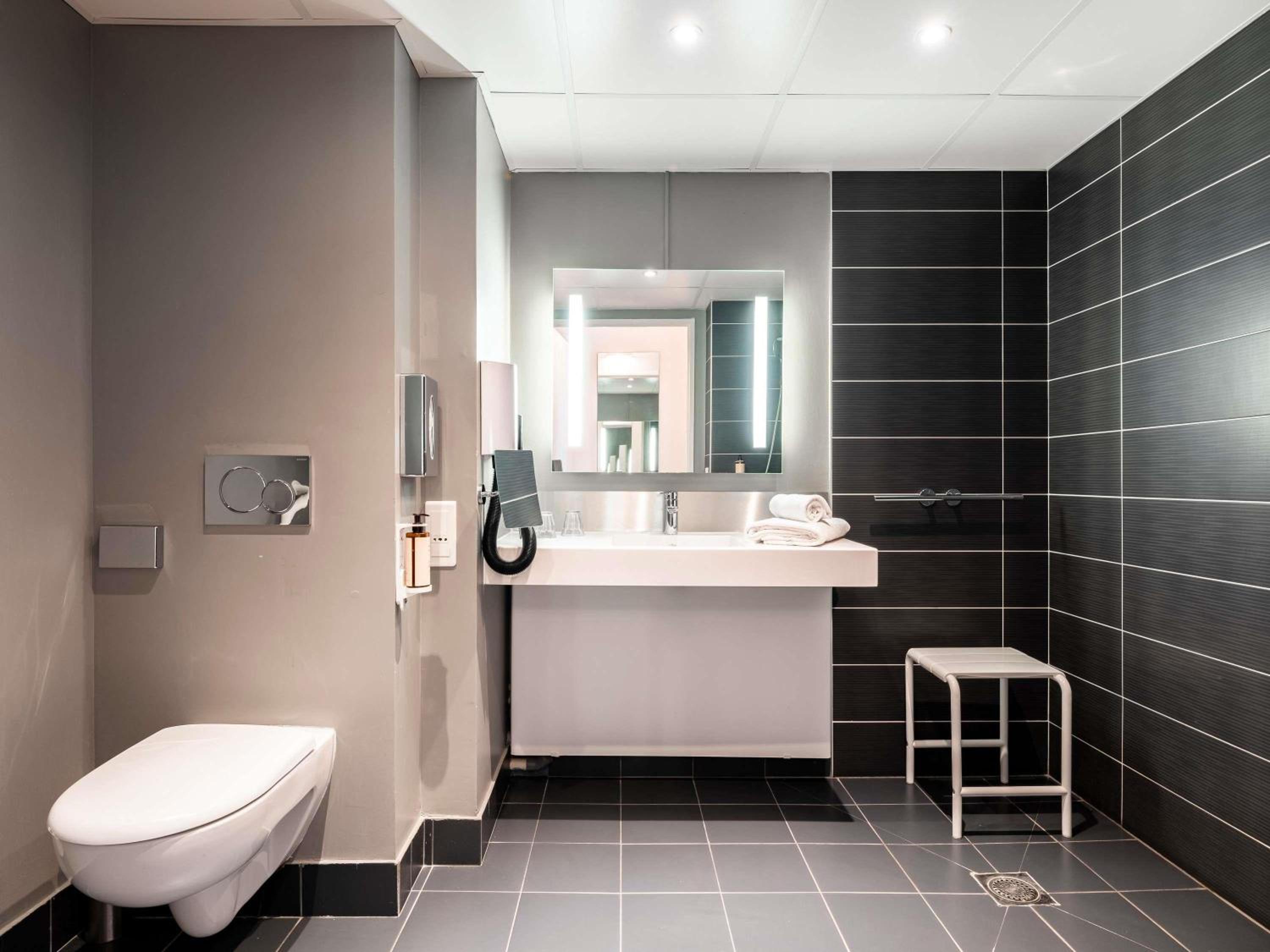 Standard Double Room - Mobility Accessible - Photo 5
