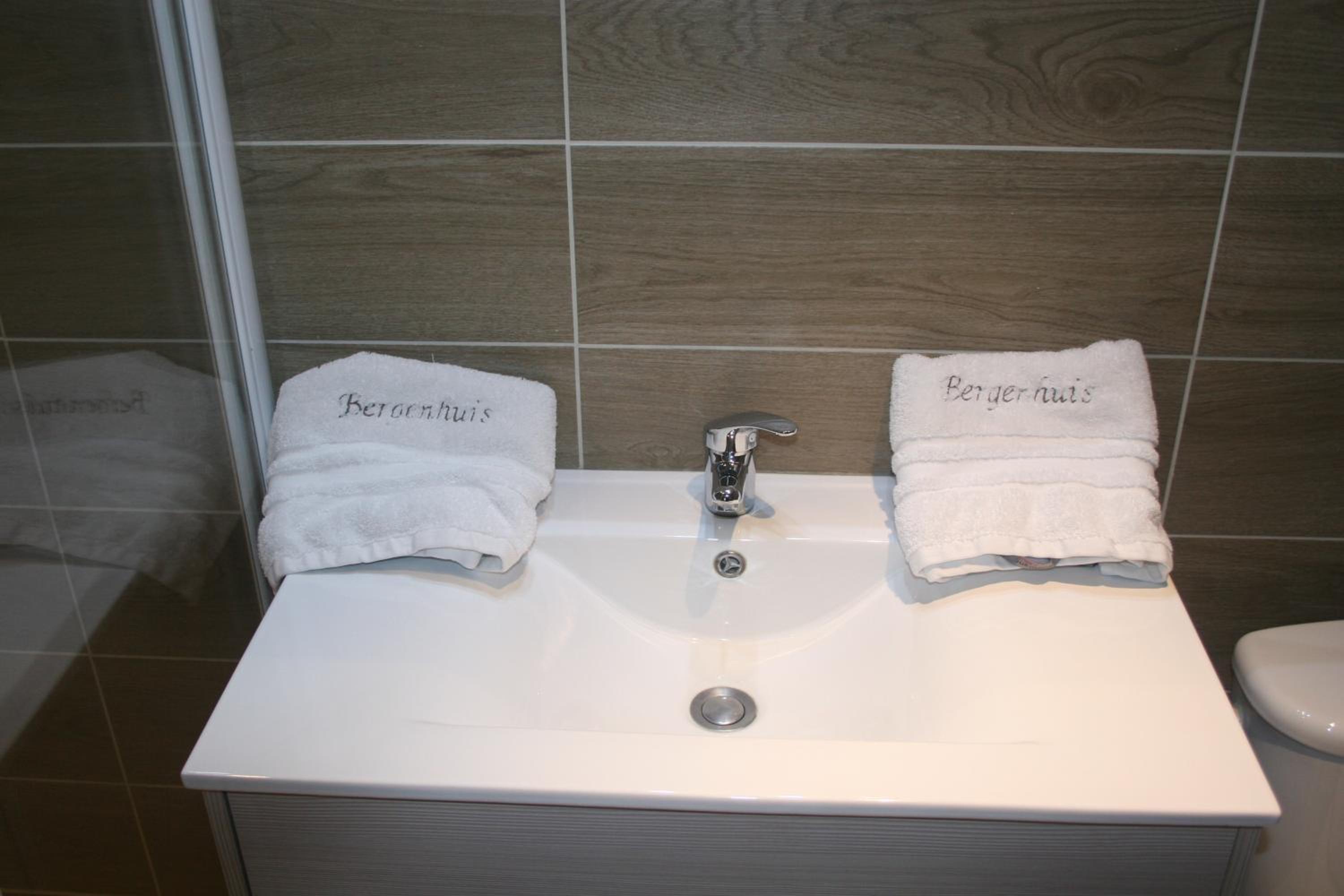 One-Bedroom Apartment - Ground Floor - Photo 6