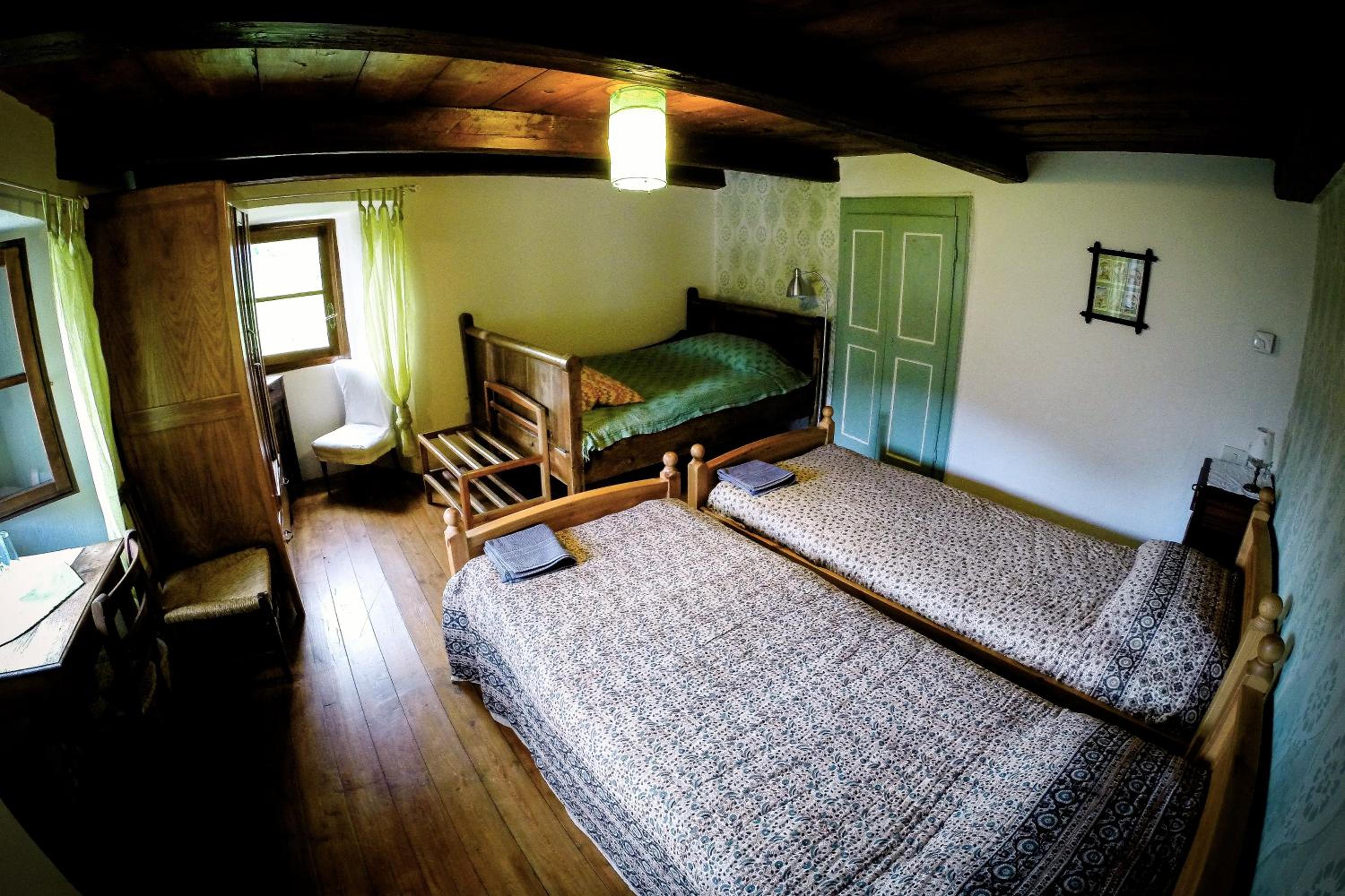 Twin Room with Shared Bathroom photo 1