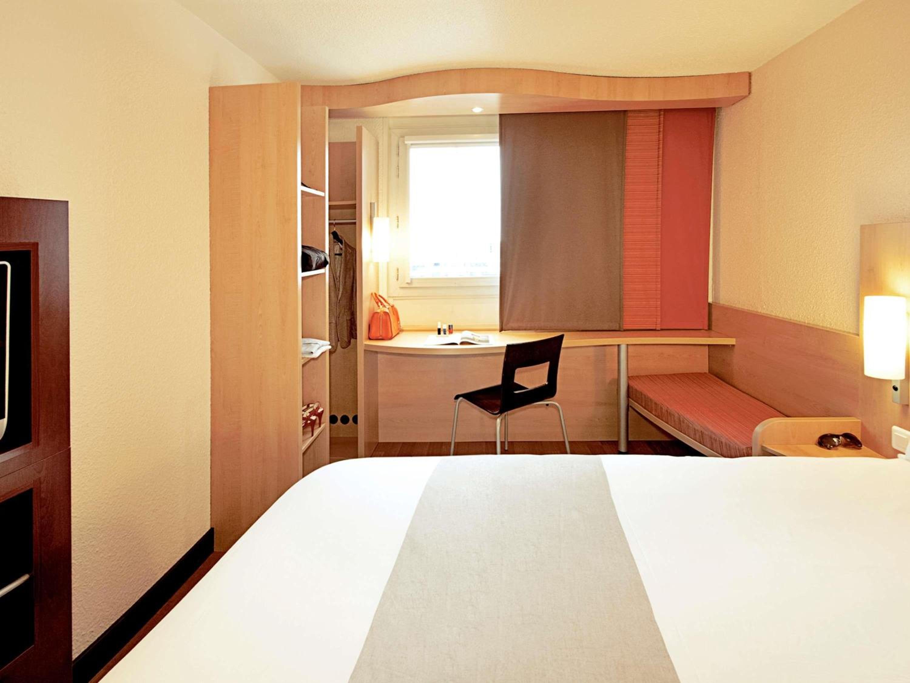 Double Room with Extra Bed thumbnail 6