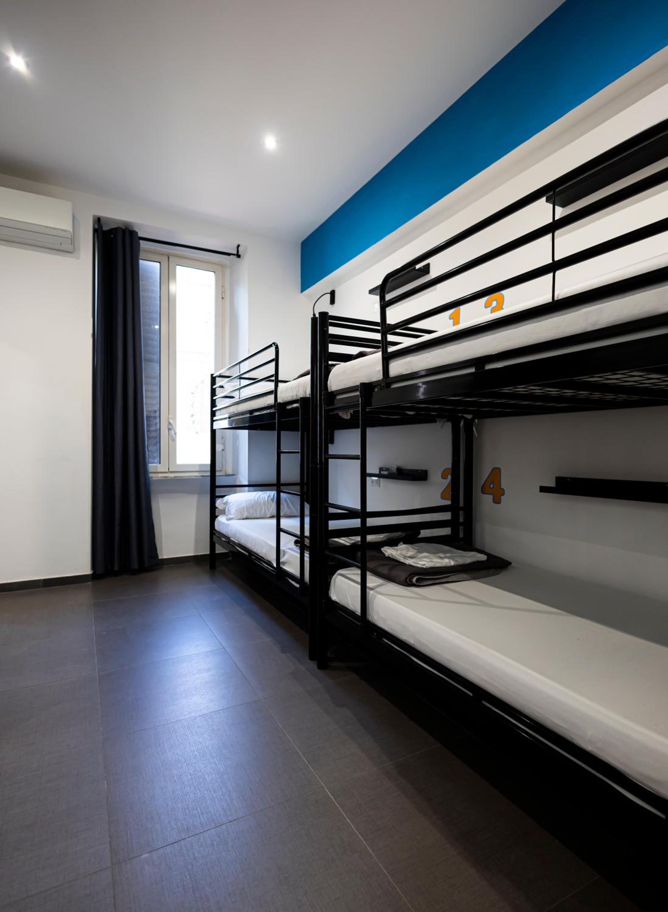 Bed In 8-Bed Mixed Dormitory Room photo 2