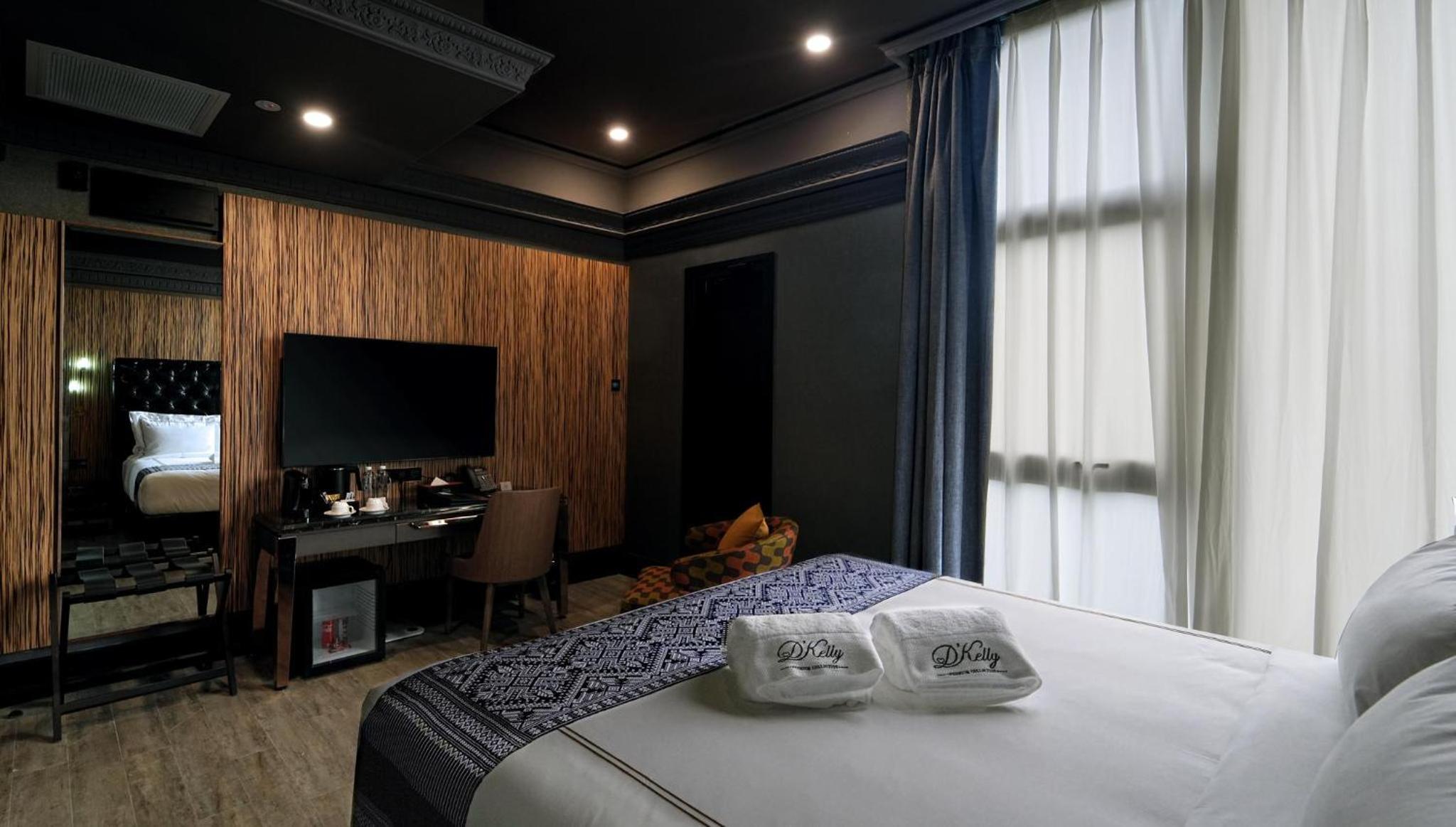 Premier Suite with Kitchen and Dining