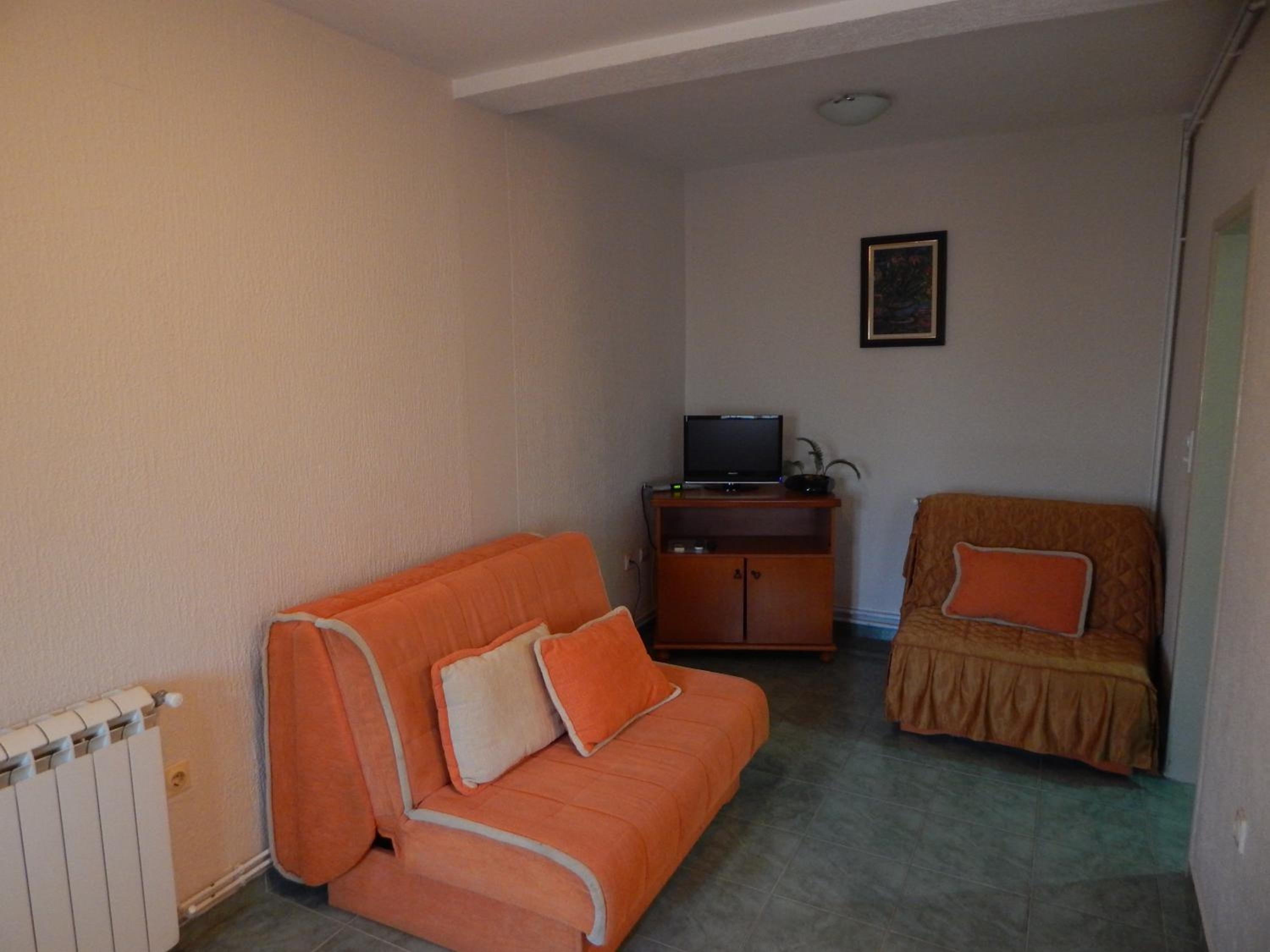 Apartment with City View - Photo 4