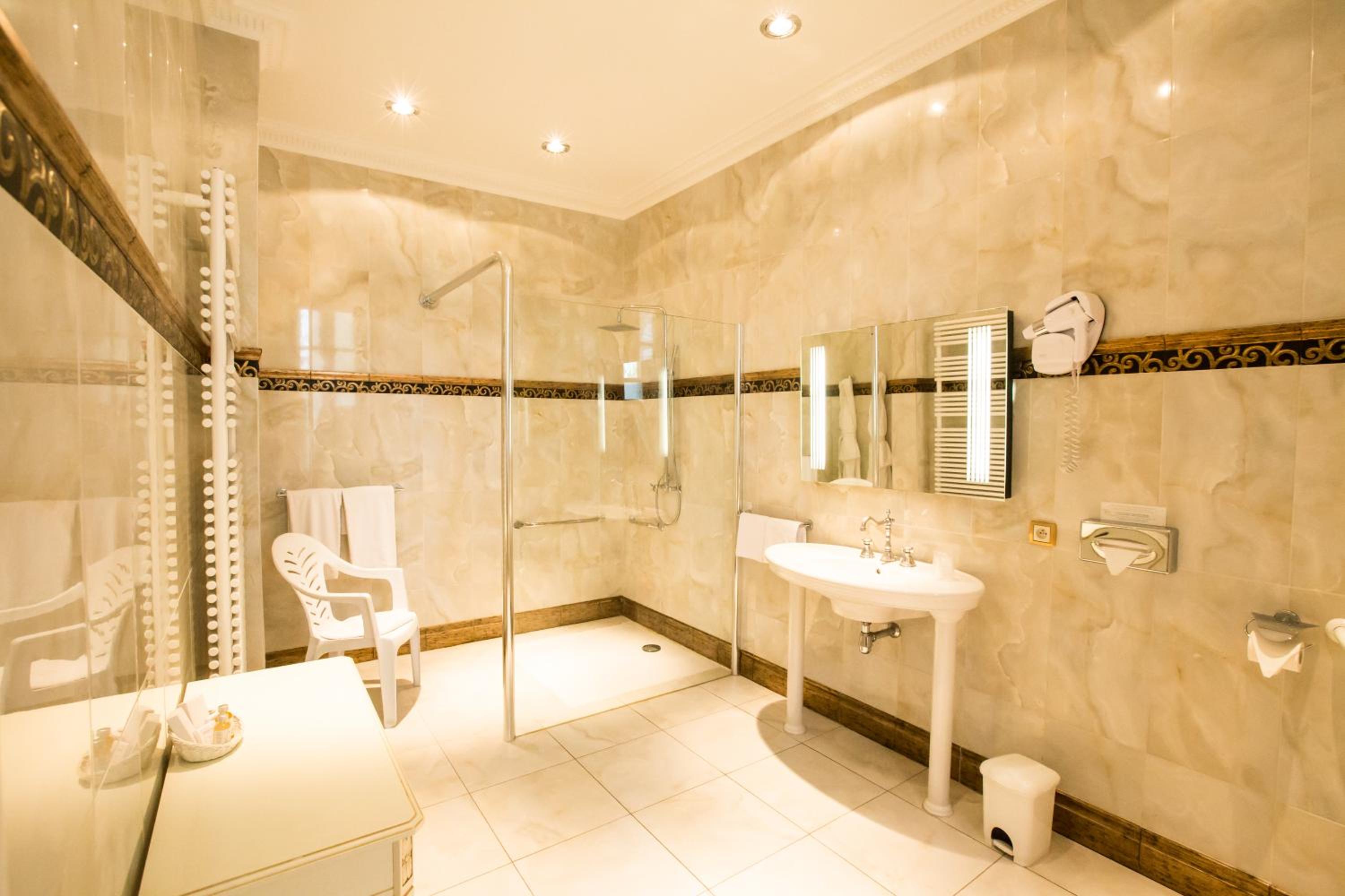 Luxe Double or Twin Room - Photo 6