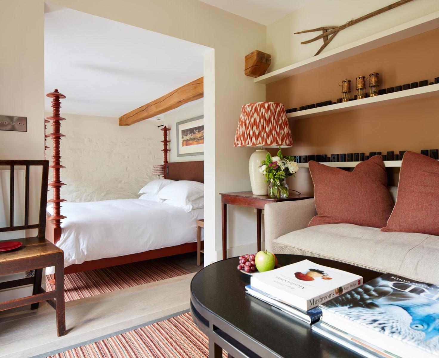 Suite - Photo 1