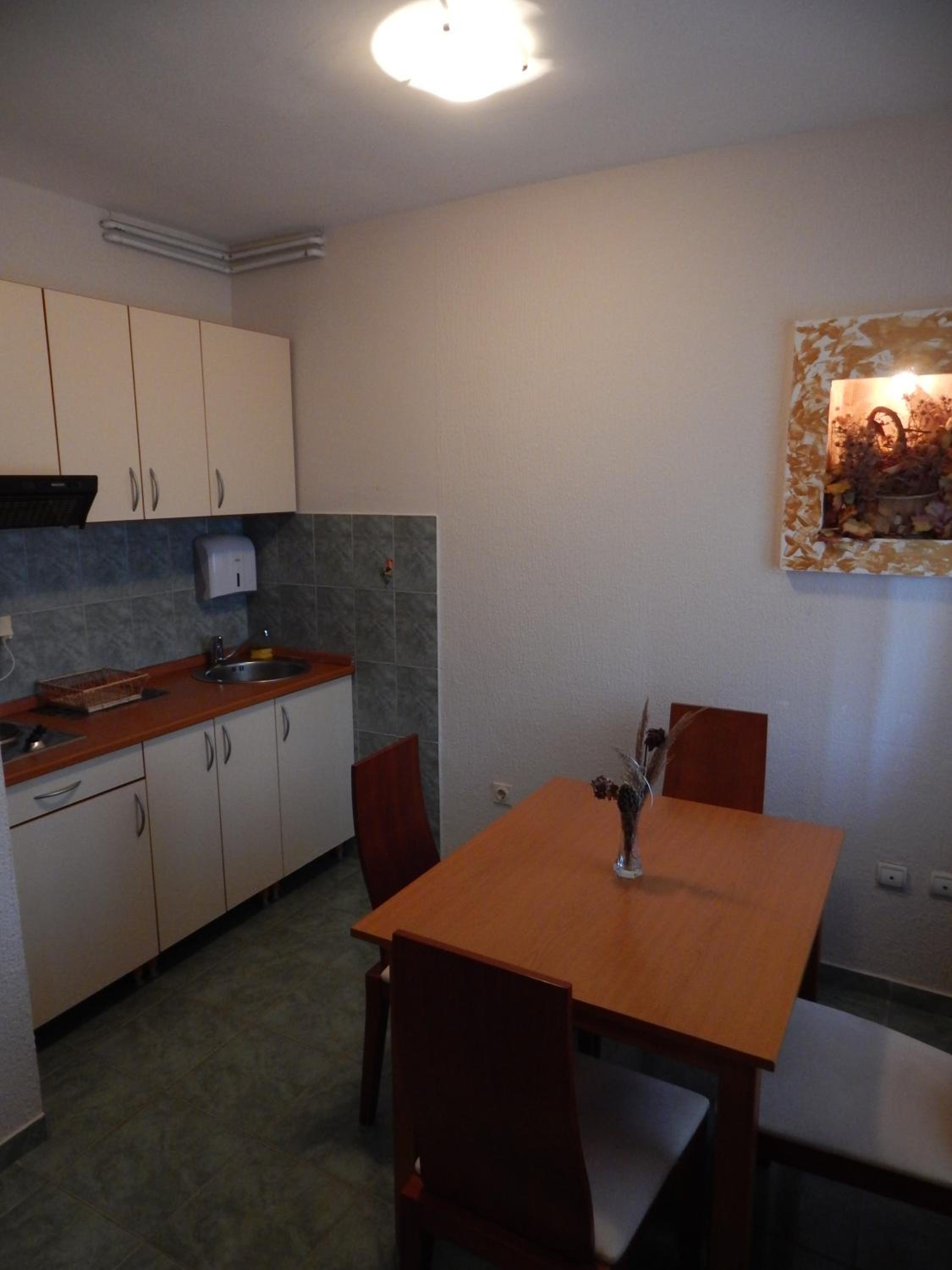 Apartment with City View - Photo 5