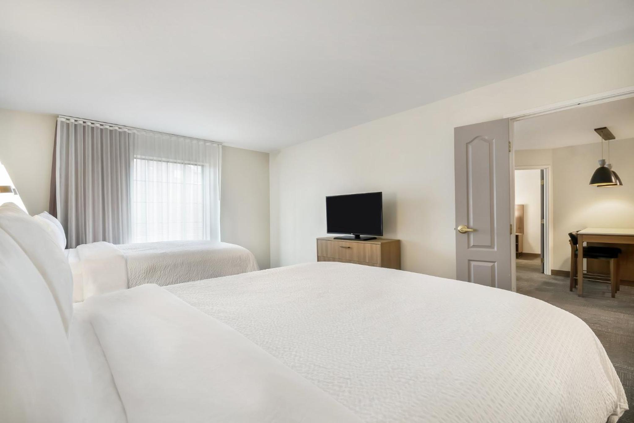 Two-Bedroom Suite with One King and Two Queen Beds - Hearing Accessible- Roll In Shower -Non-Smoking - Photo 1