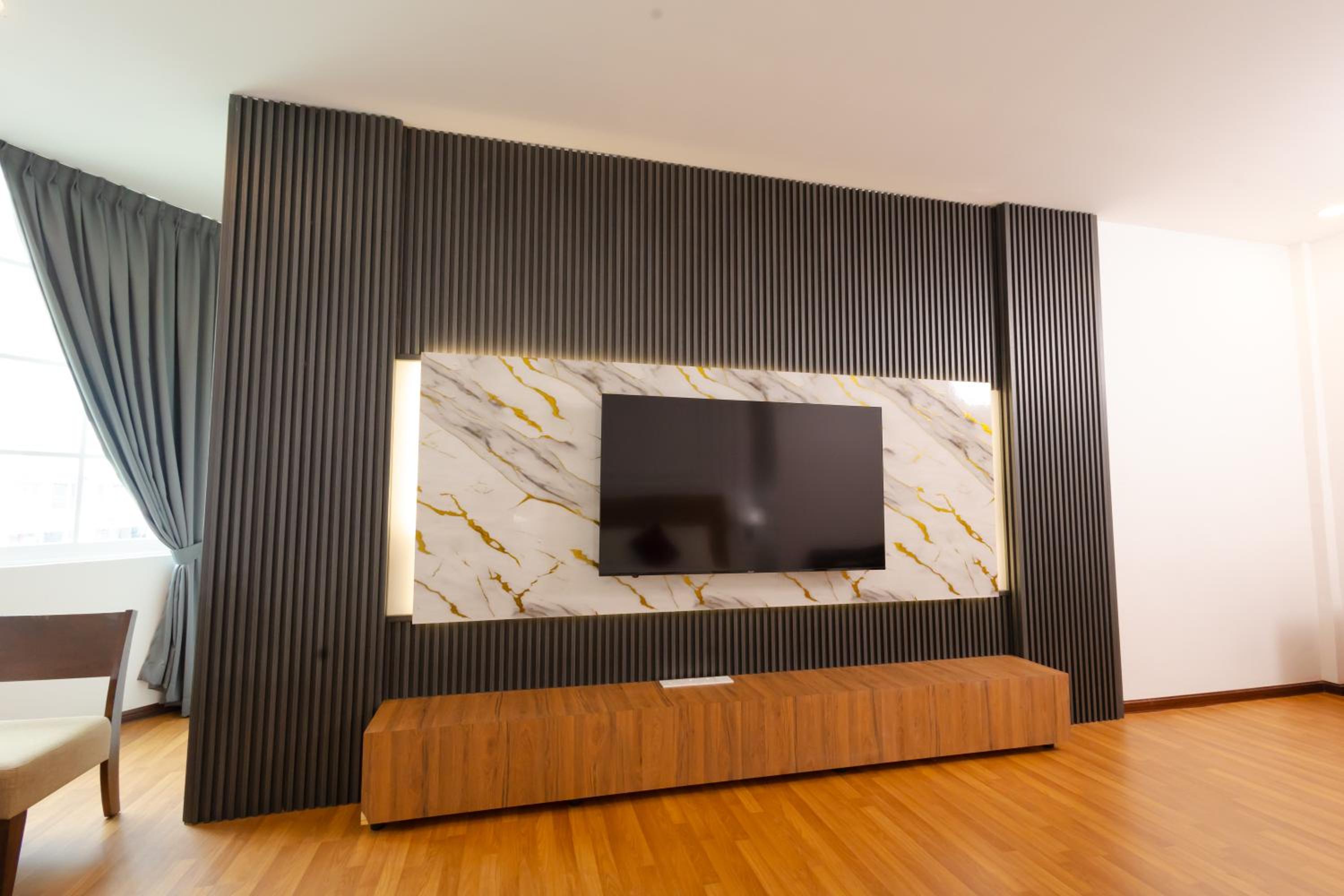 Deluxe Family Suite - Photo 3