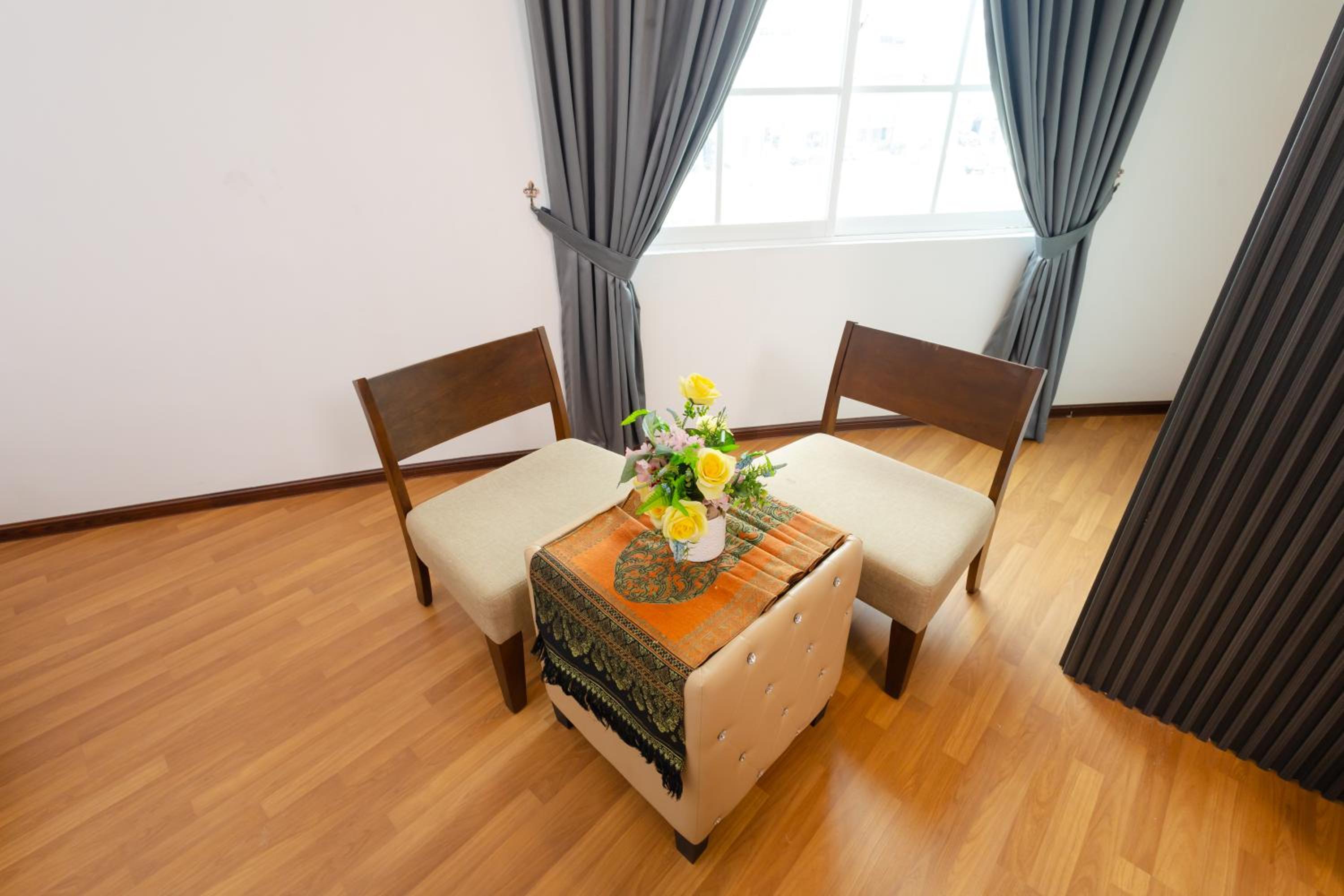 Deluxe Family Suite - Photo 4