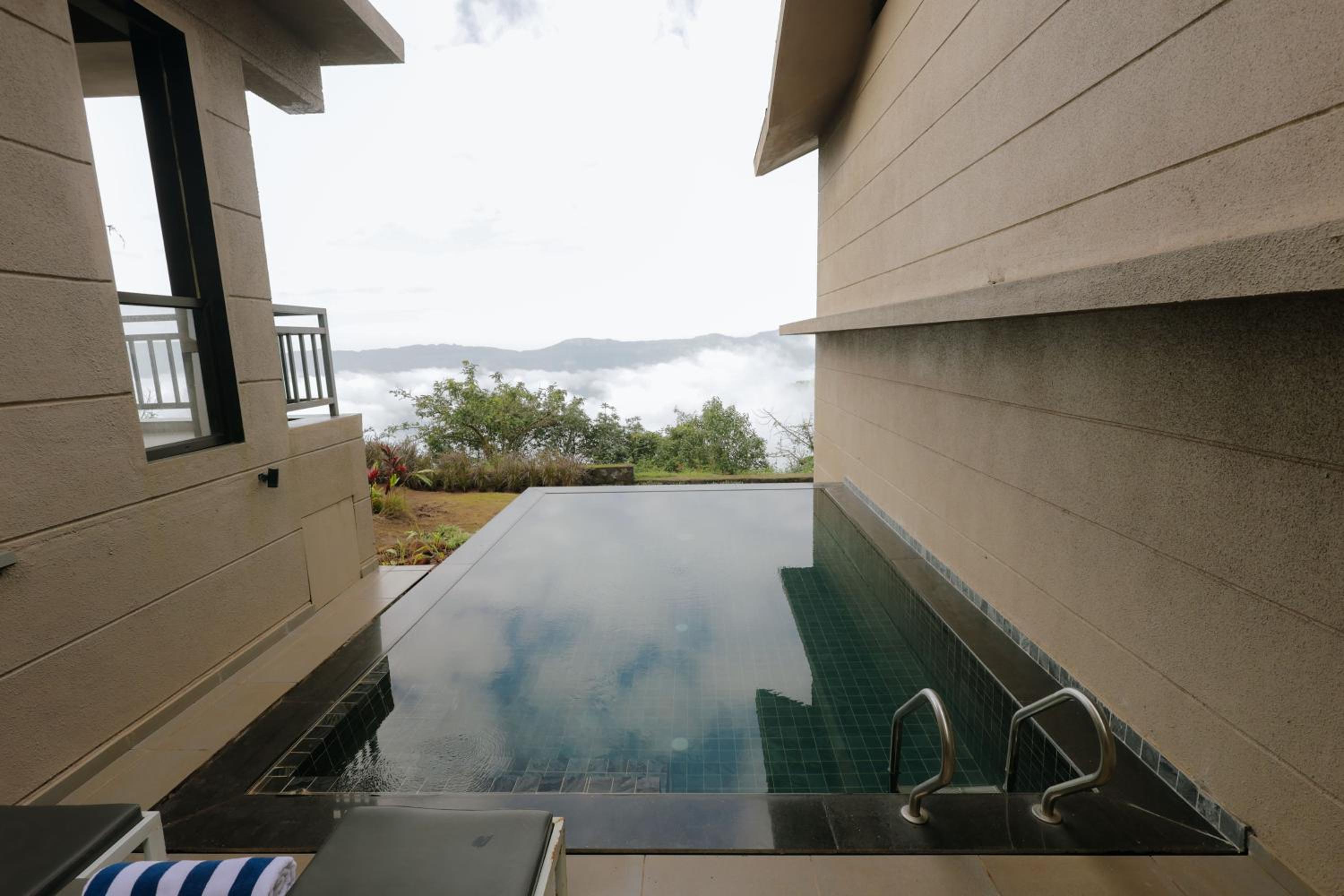 Suite with Private Pool - Photo 3