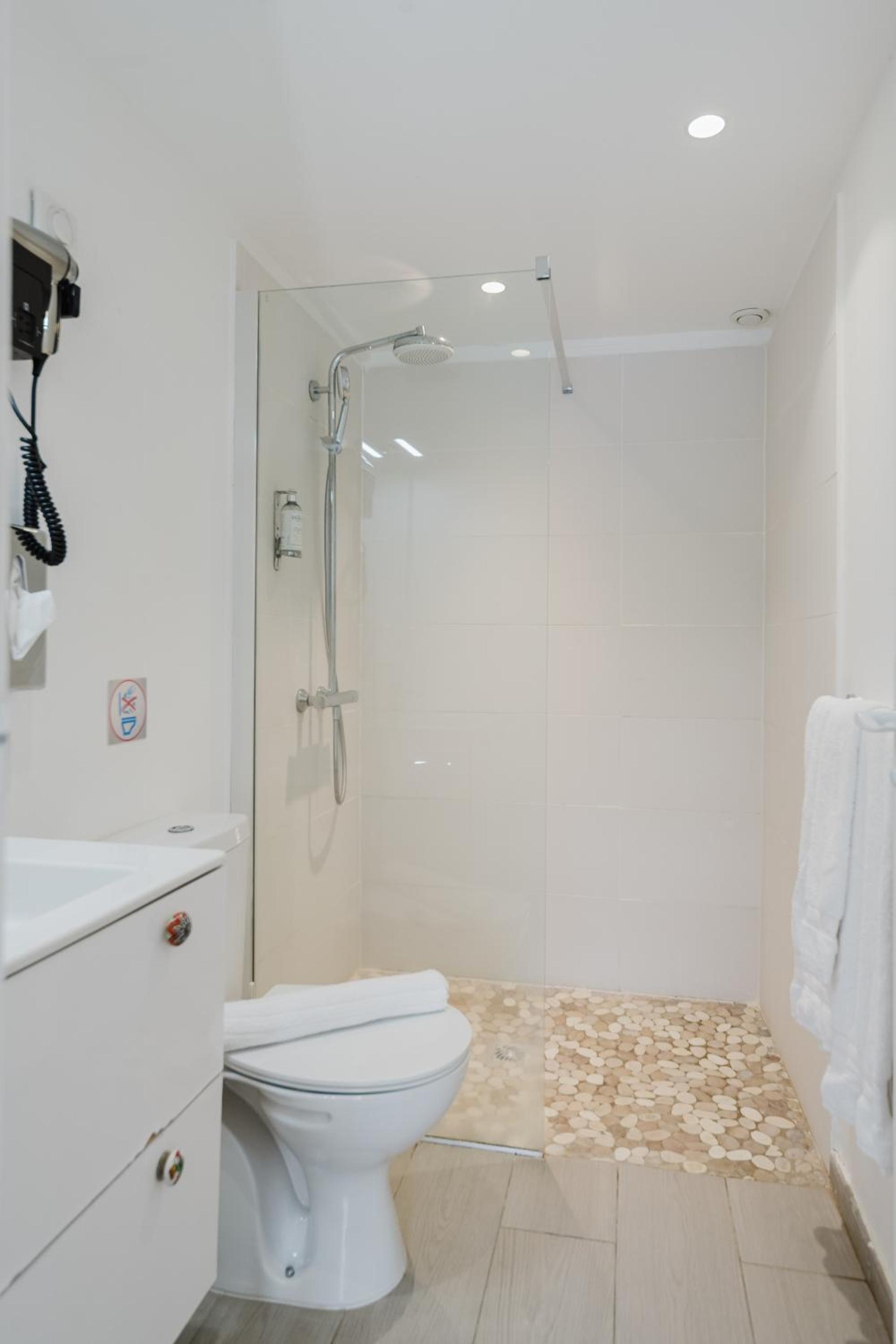 Standard Triple Room photo 2