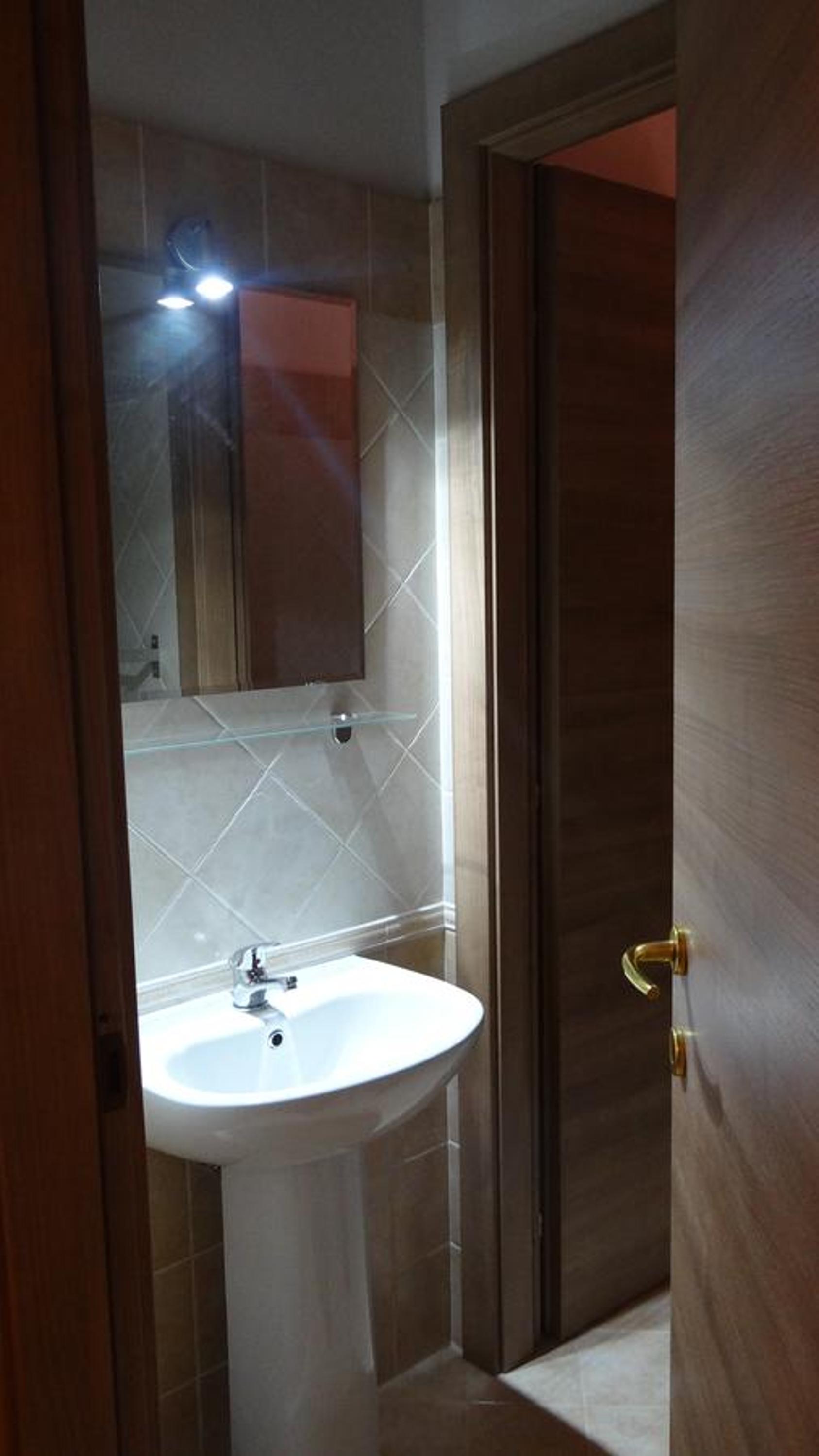 Deluxe Room (2 Adults + 1 Child) - Photo 2