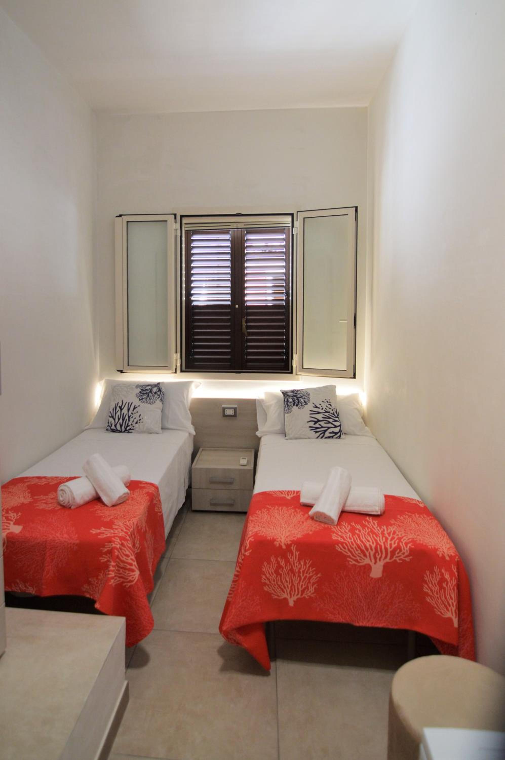 Twin Room with Private Bathroom photo 1