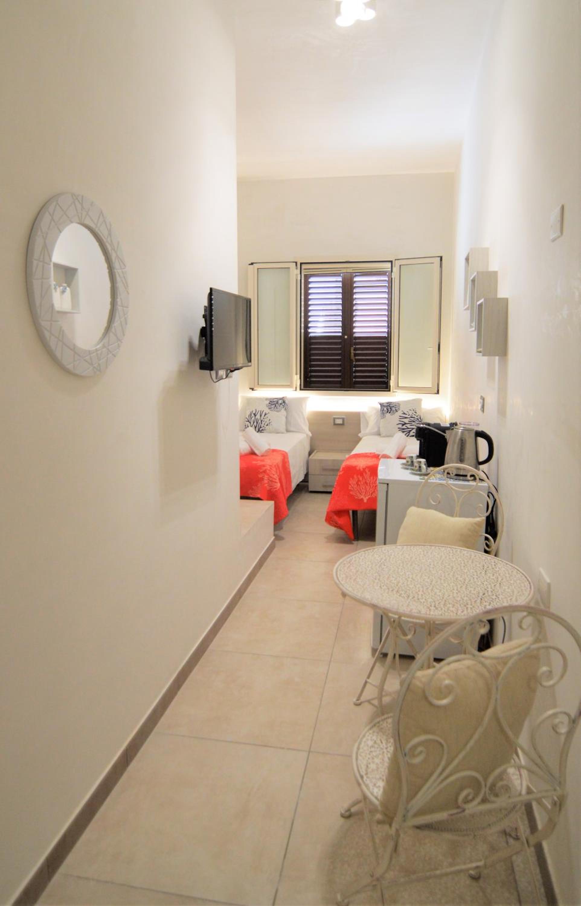 Twin Room with Private Bathroom photo 2