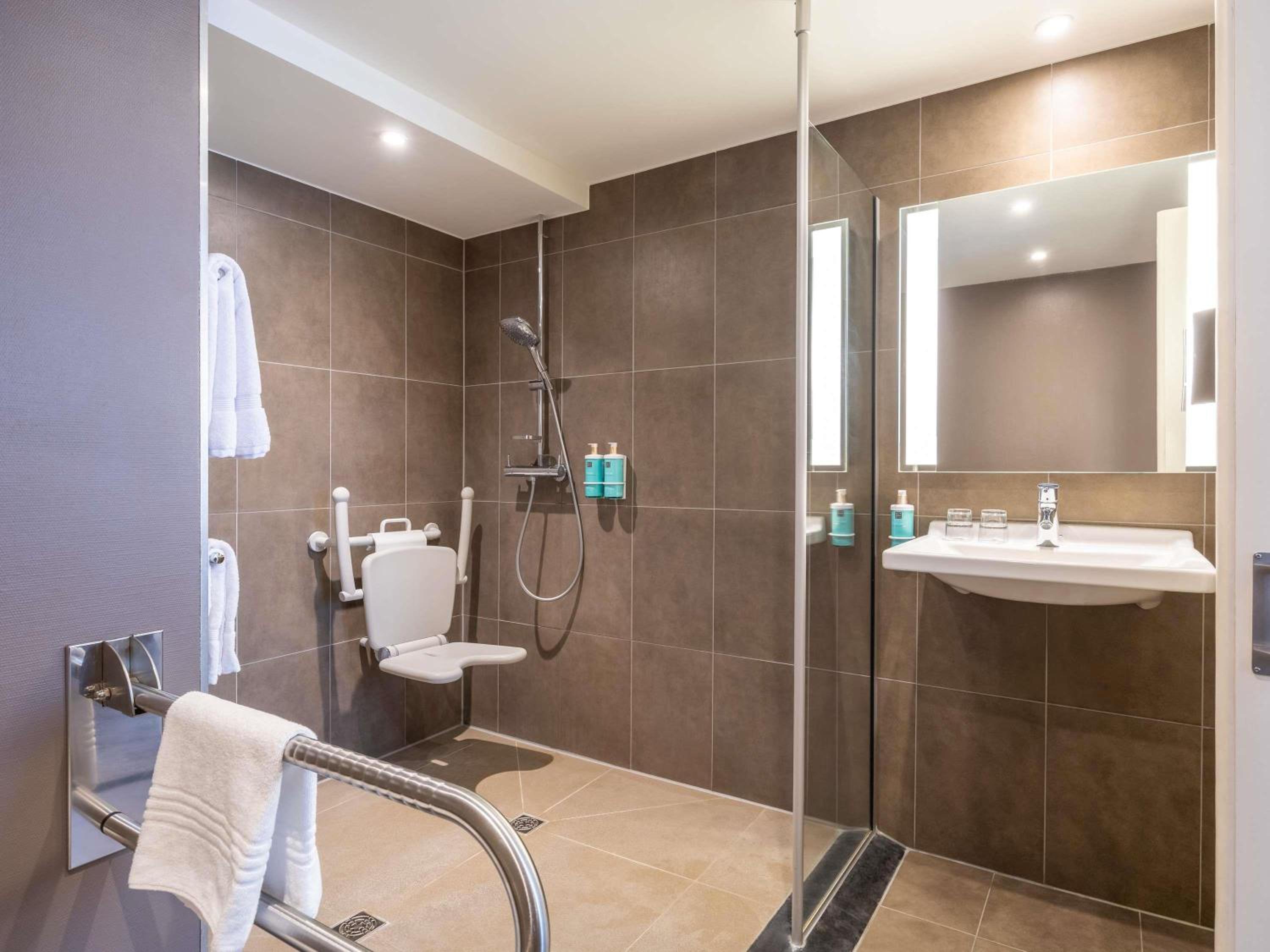 Standard Double Room - Mobility Accessible - Photo 2