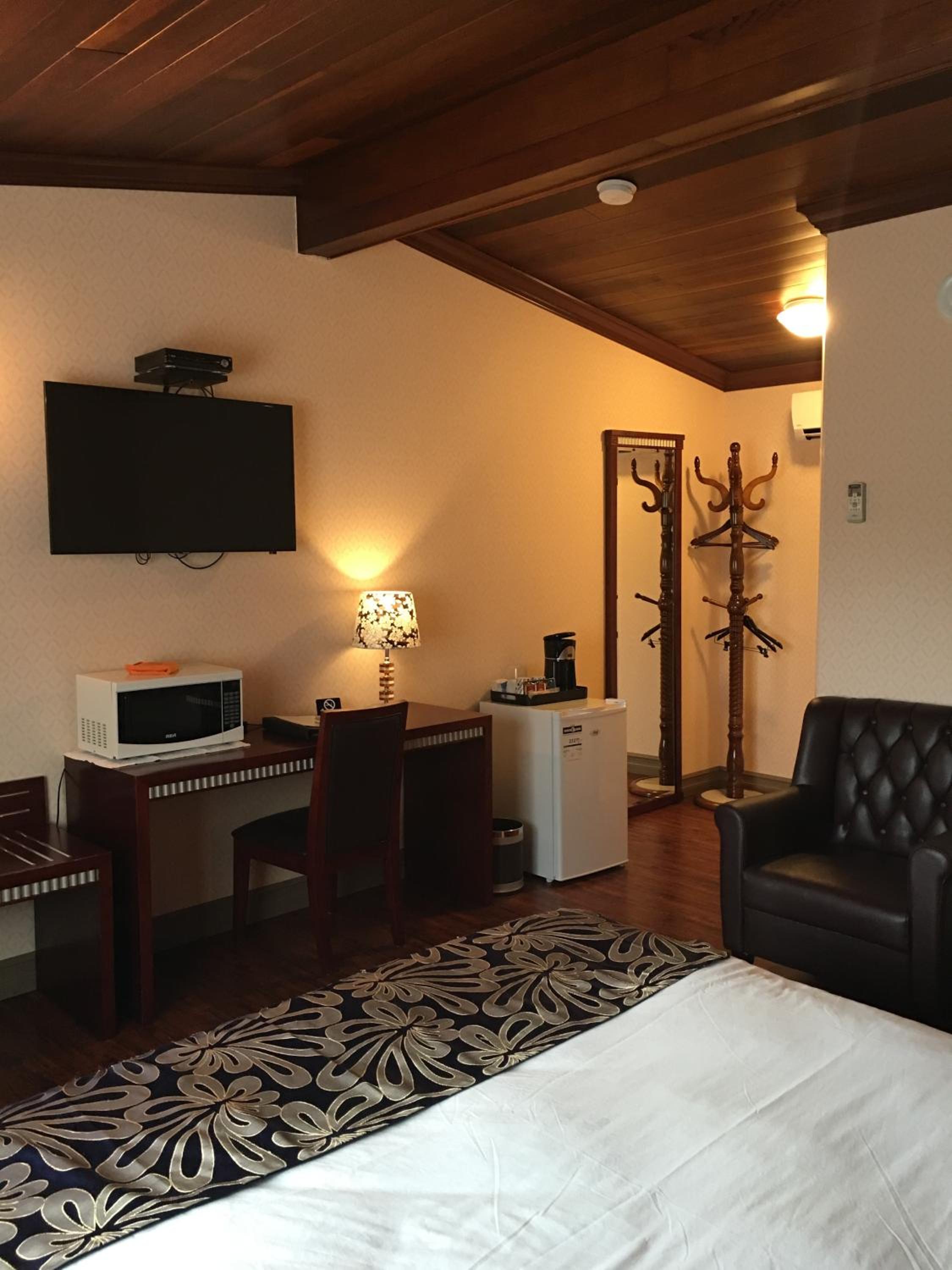 Queen Room