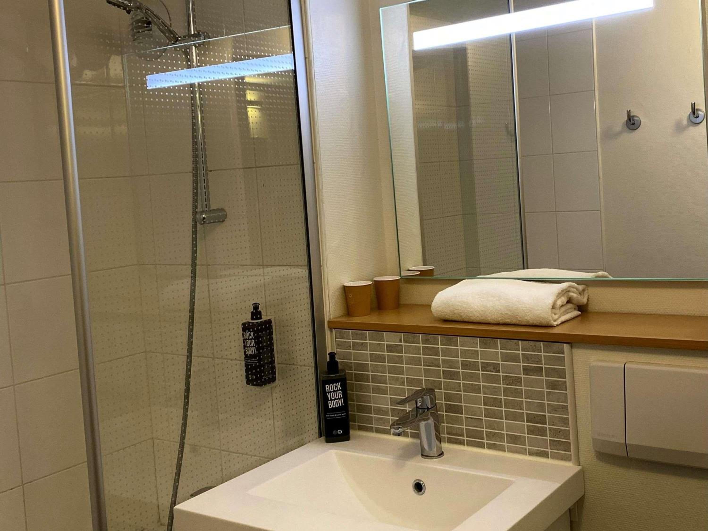 Standard Twin Room - Photo 1