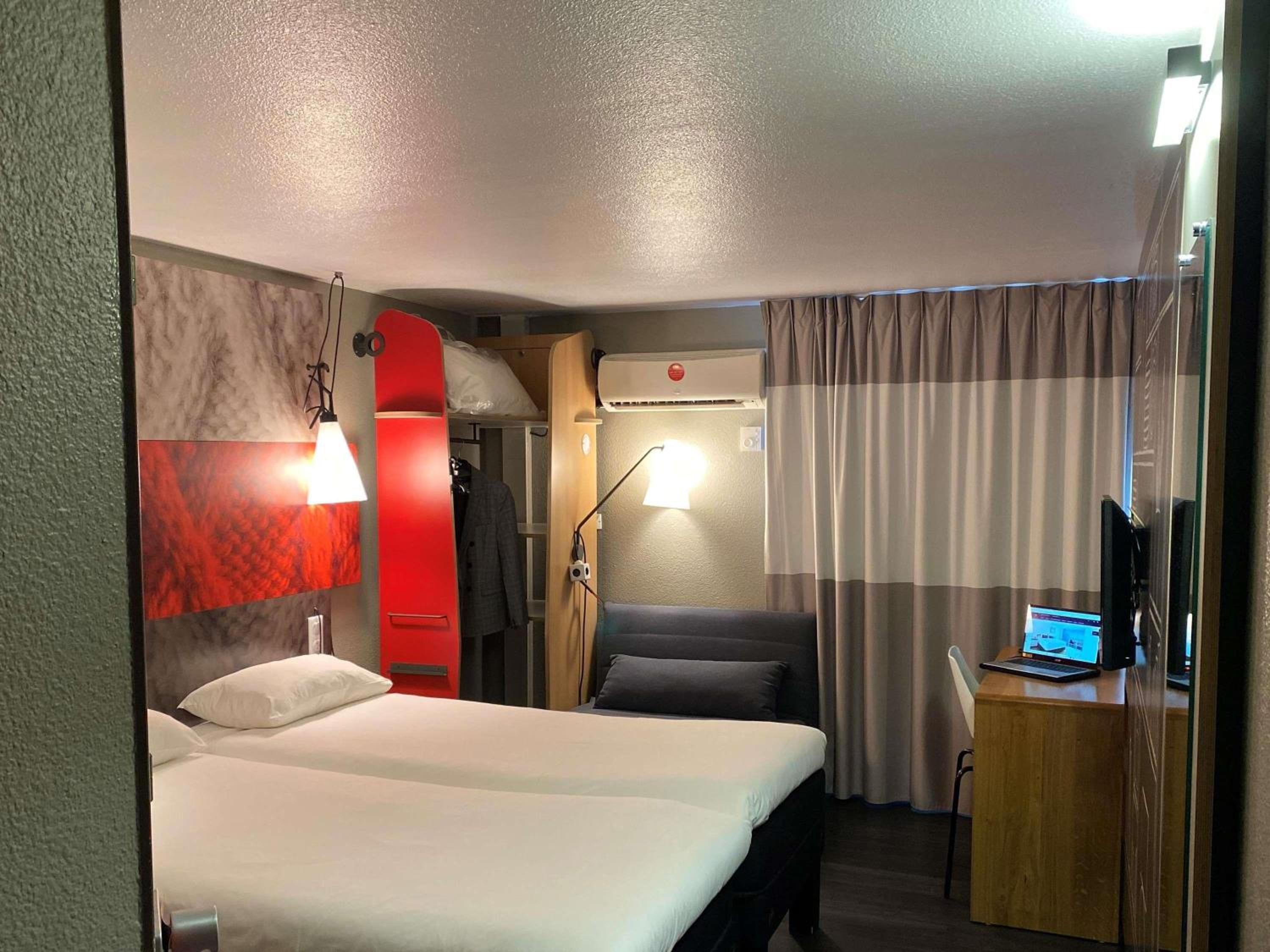 Standard Twin Room - Photo 2