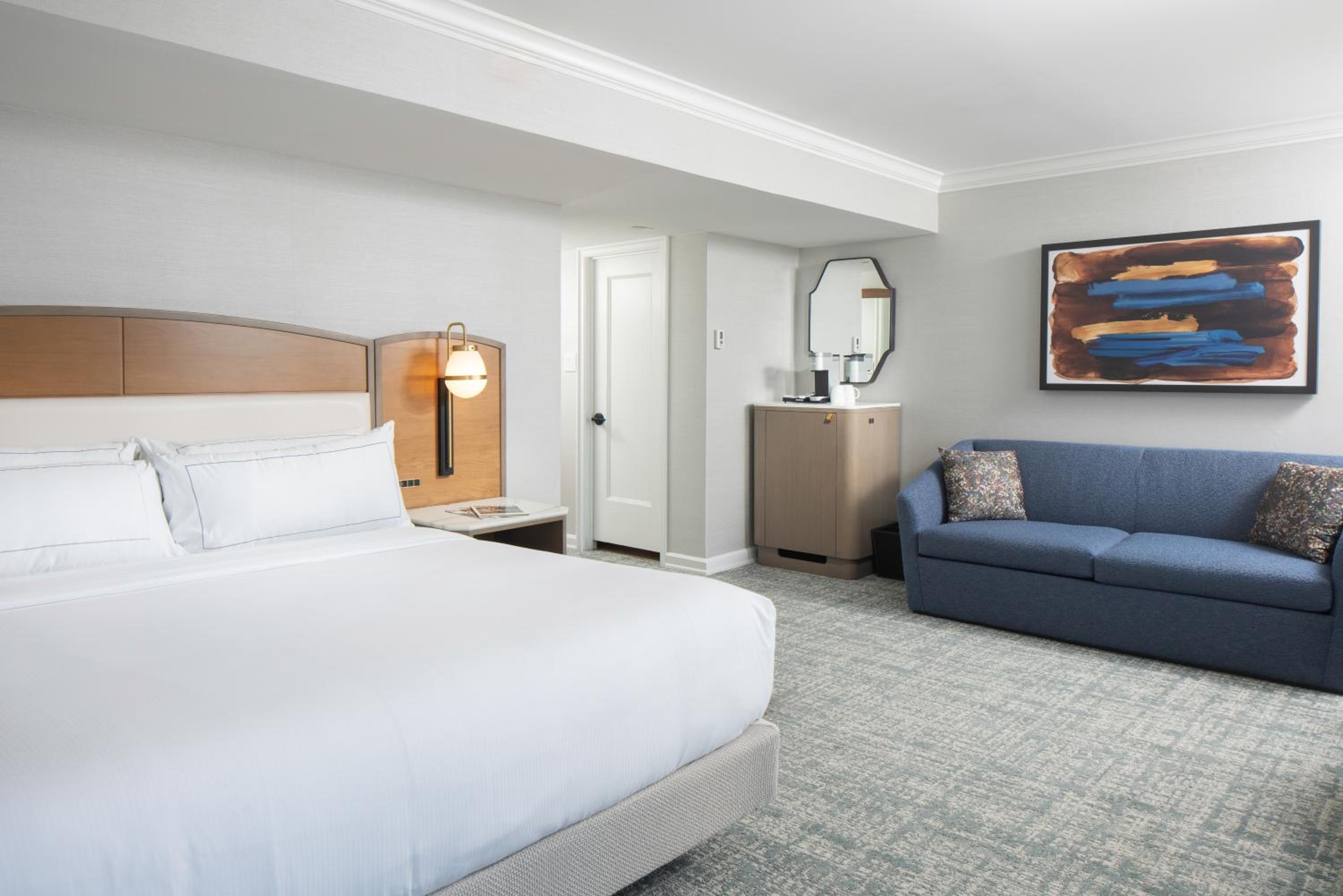Superior King Room with Roll-In Shower - Mobility Access - Photo 2