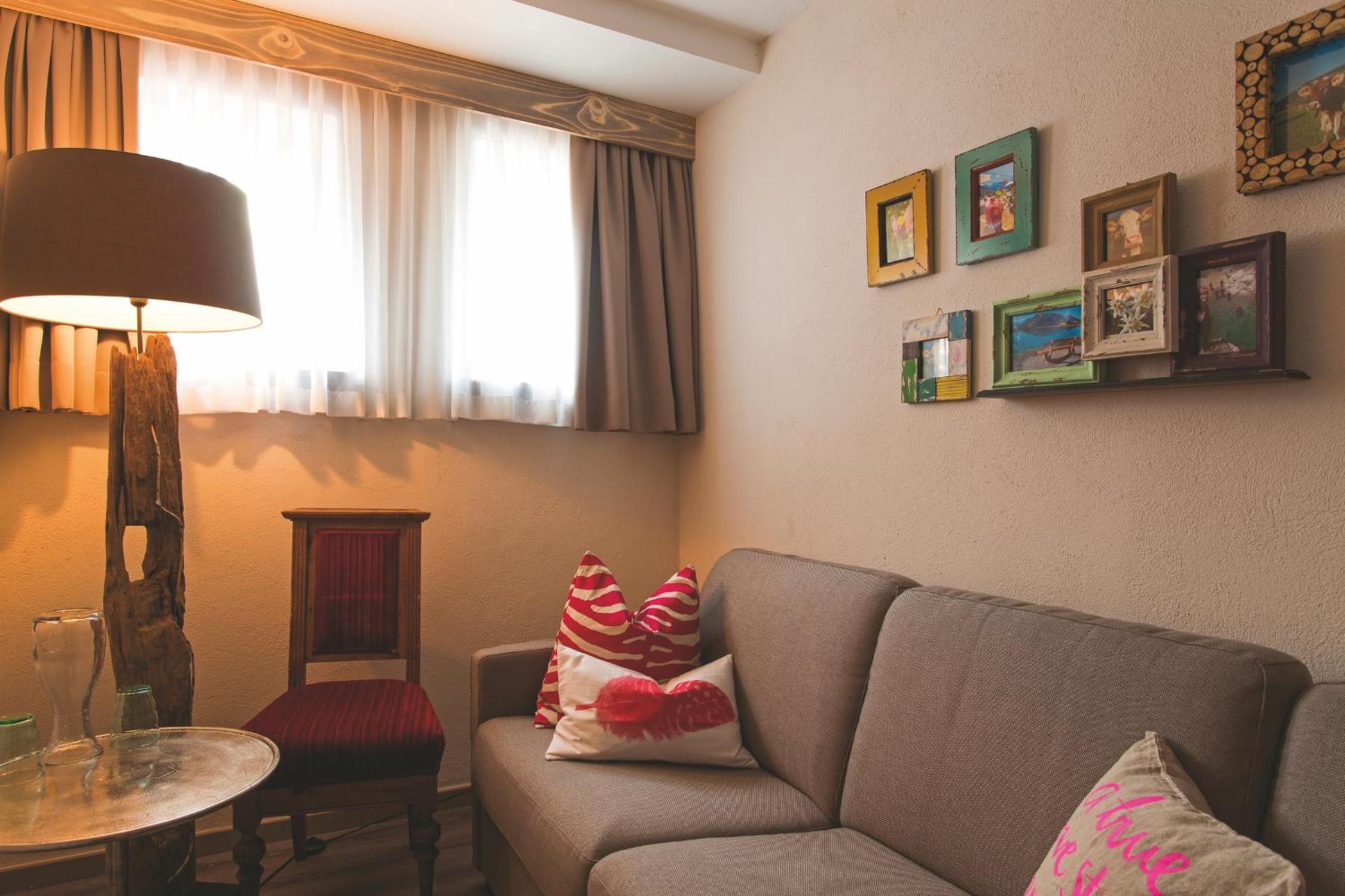 Family Room with Balcony photo 2