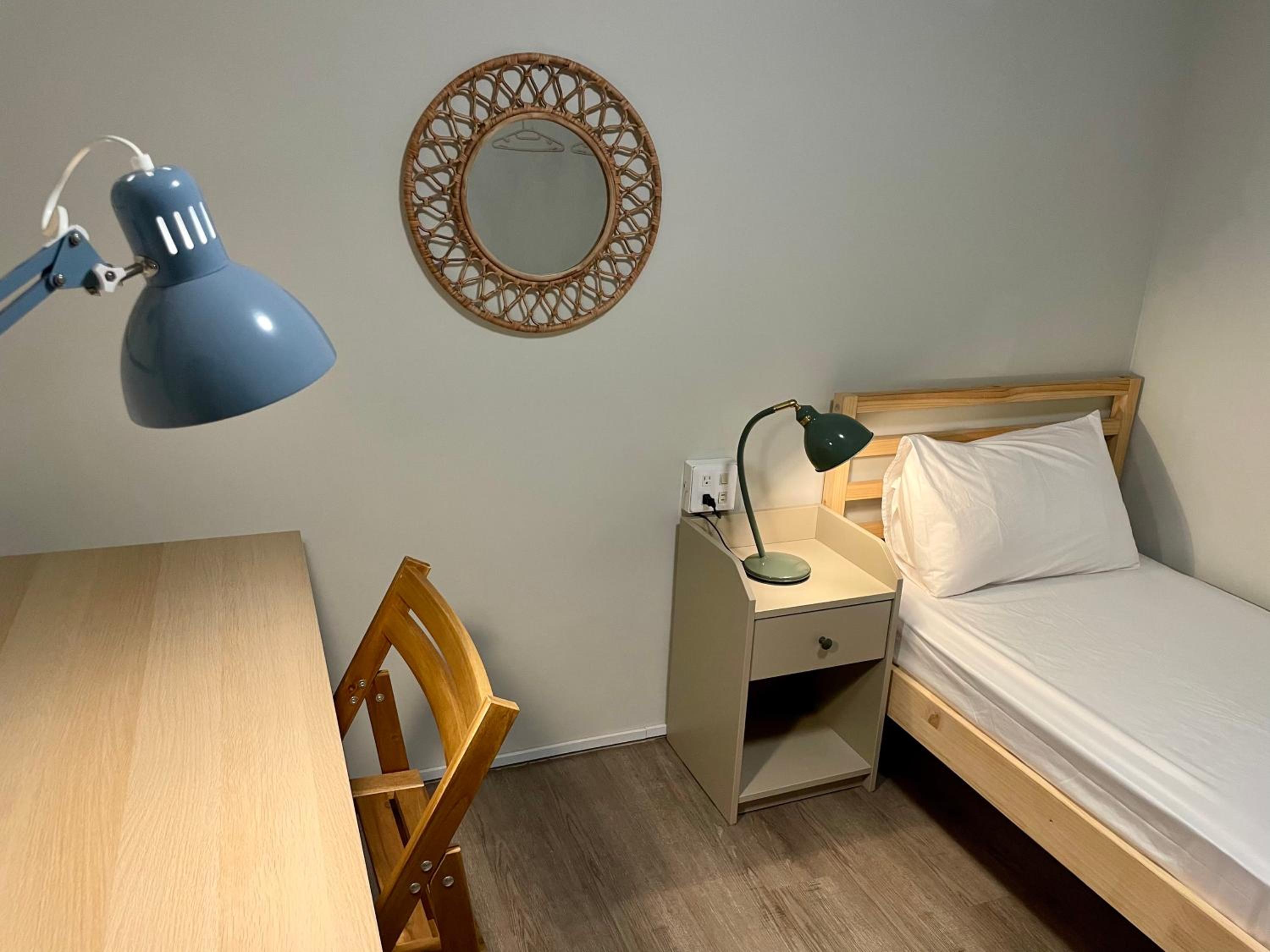 Single Room with Shared Shower and Toilet photo 2