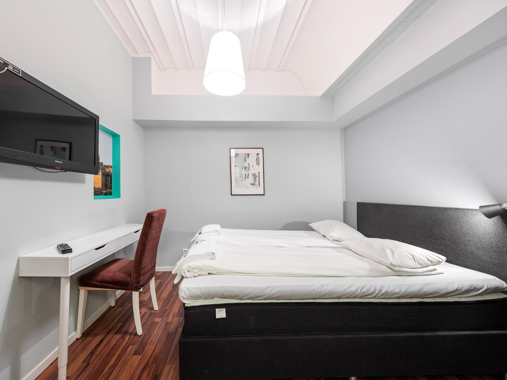 Double or Twin Room with Shower (No window) - Photo 5