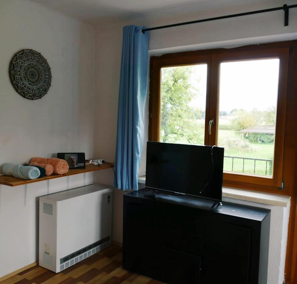 Double Room with Shared Bathroom photo 3