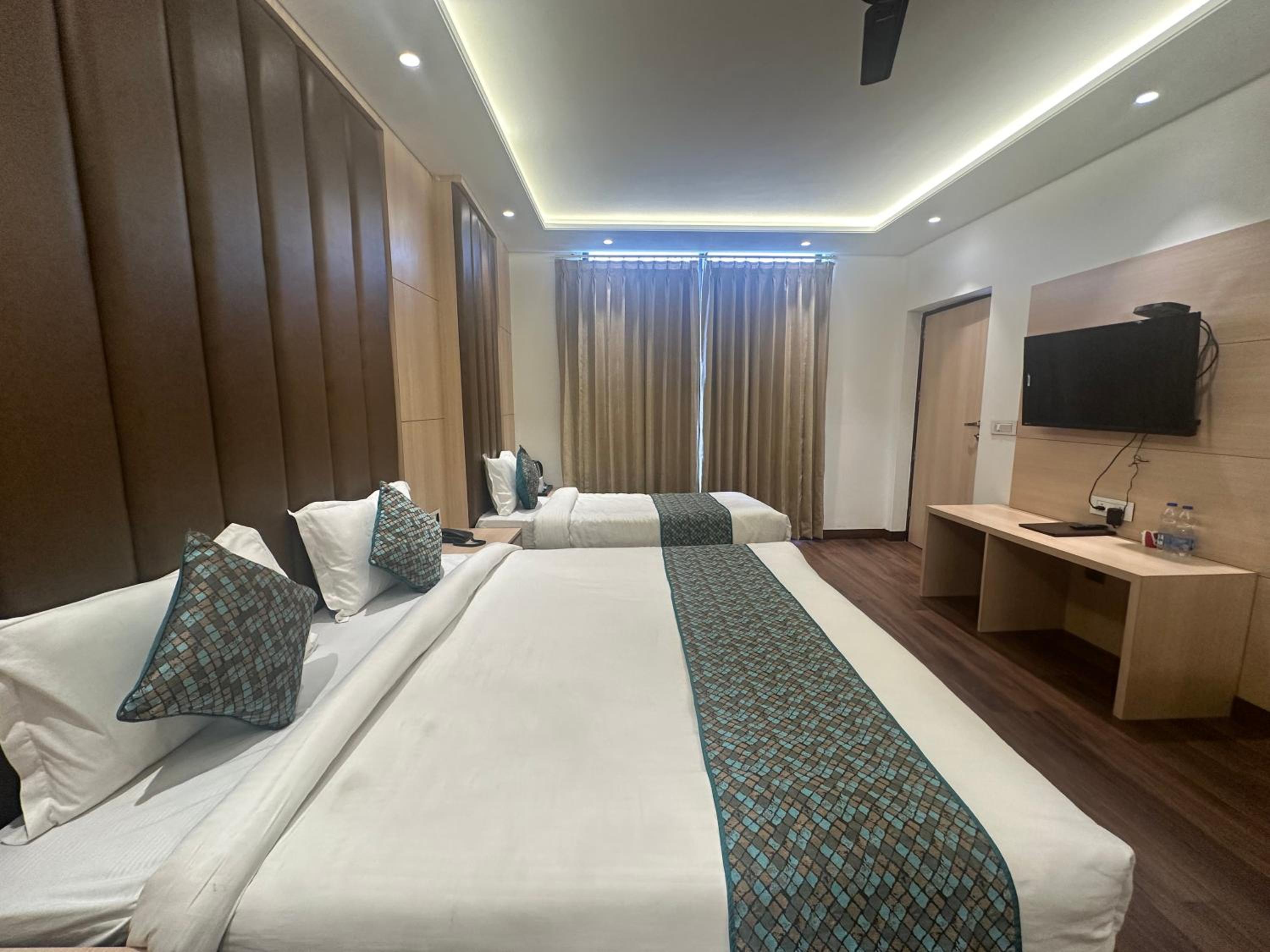 Suite with Hot Tub photo 2